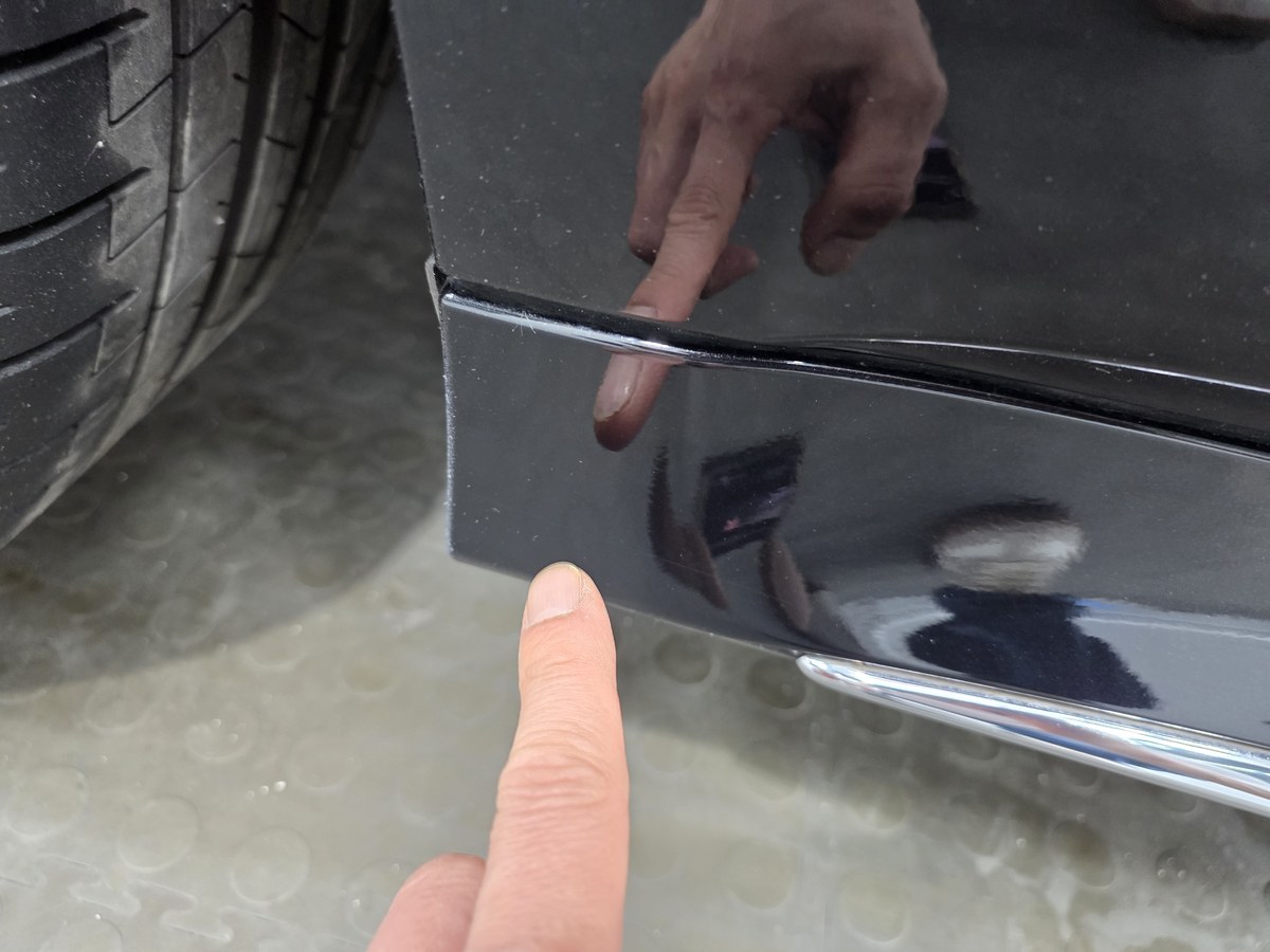 벤츠 S500 검정 사이드 스커트 - 광택·코팅 후
