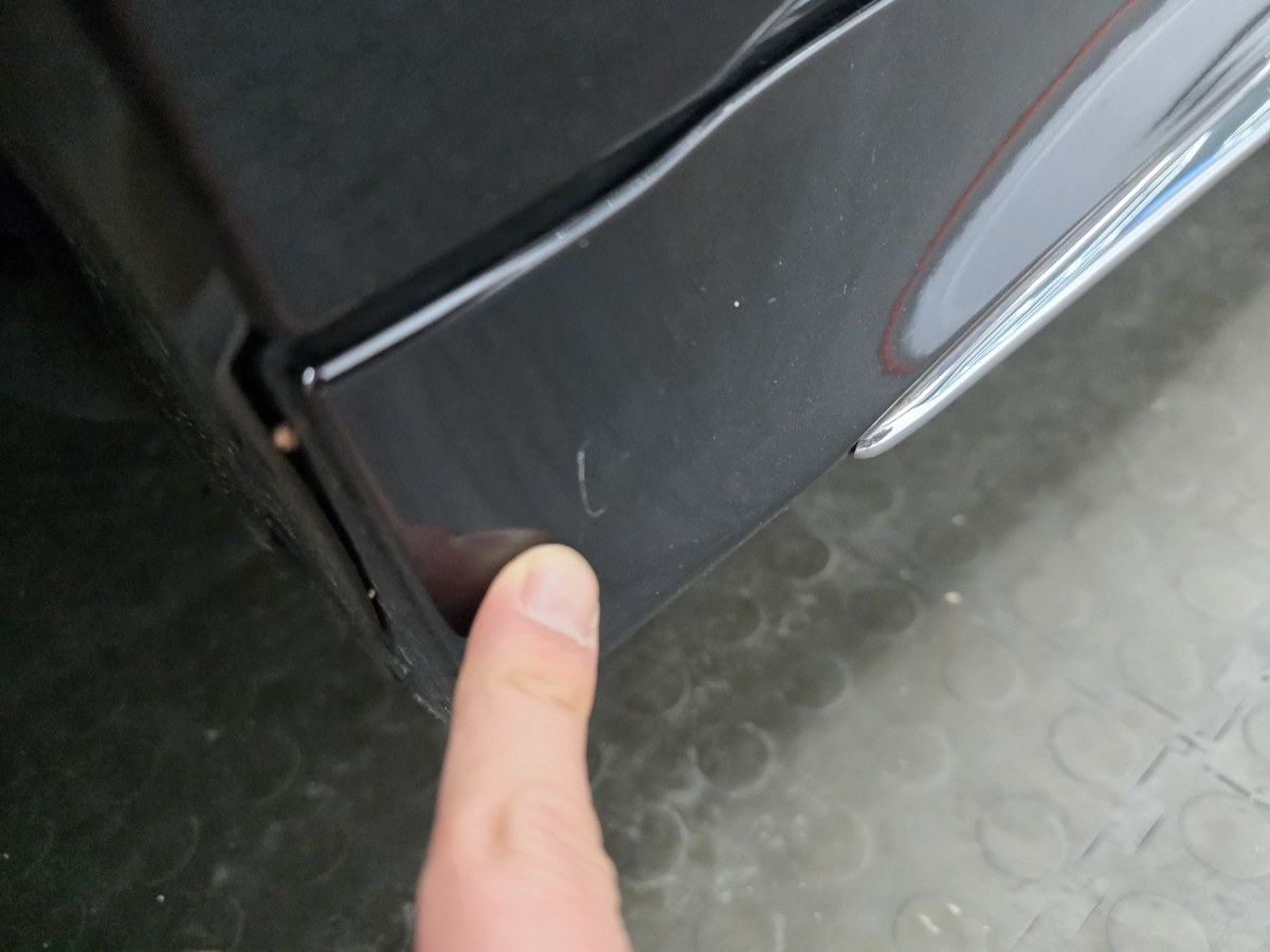 벤츠 S500 검정 사이드 스커트 잔기스 - 광택 전