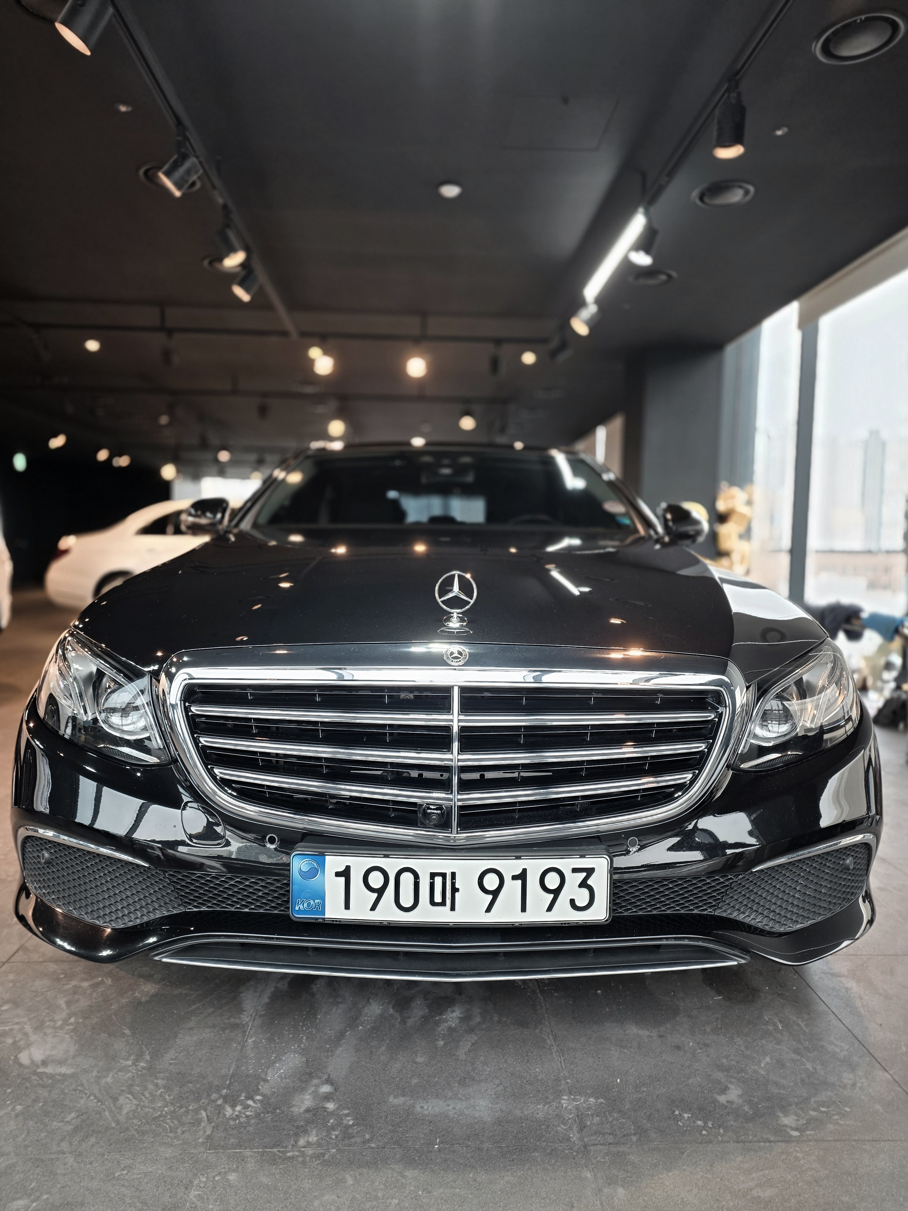 벤츠 E300 광택 후 정면 - 부산 쉴드광택