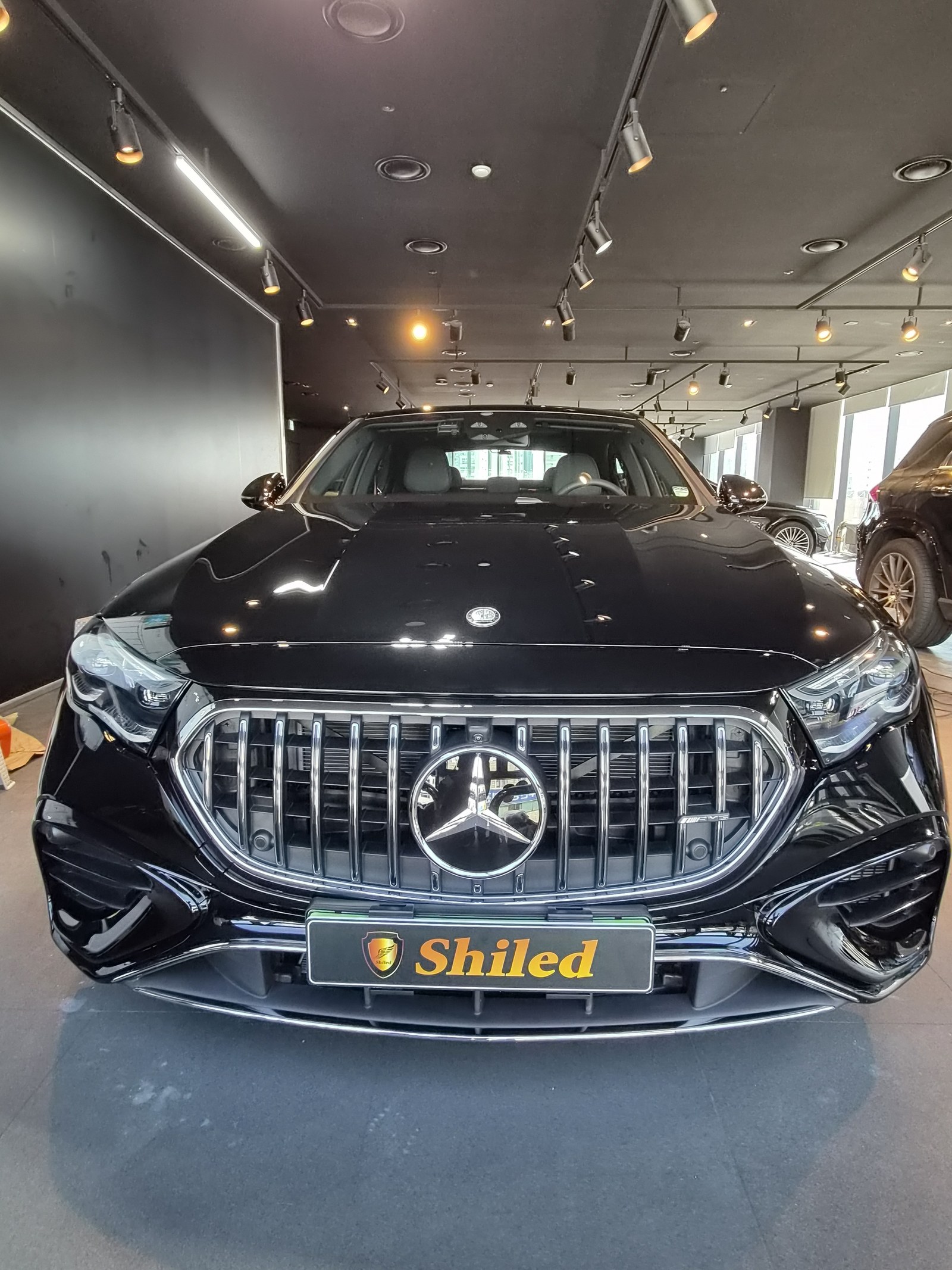 벤츠 AMG E53 블랙 광택 - 부산 쉴드광택 전면