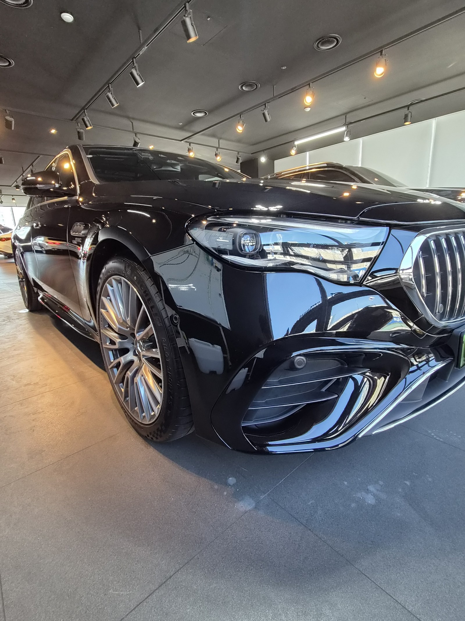벤츠 AMG E53 블랙 측면 광택 마감 - 부산 쉴드광택