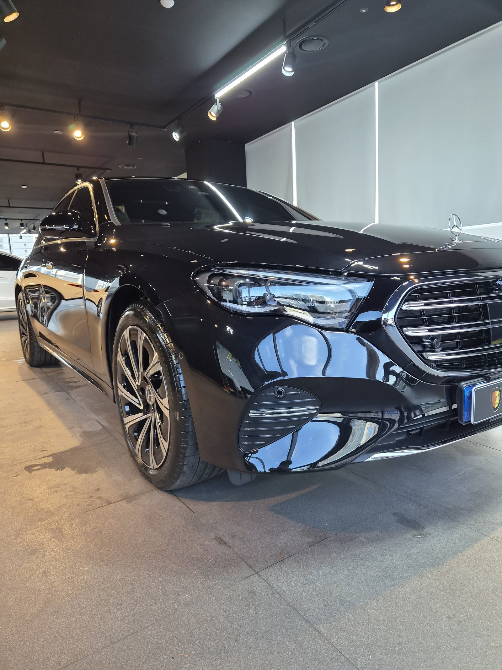 벤츠 E300 전측면 글로시 - 부산 유리막코팅