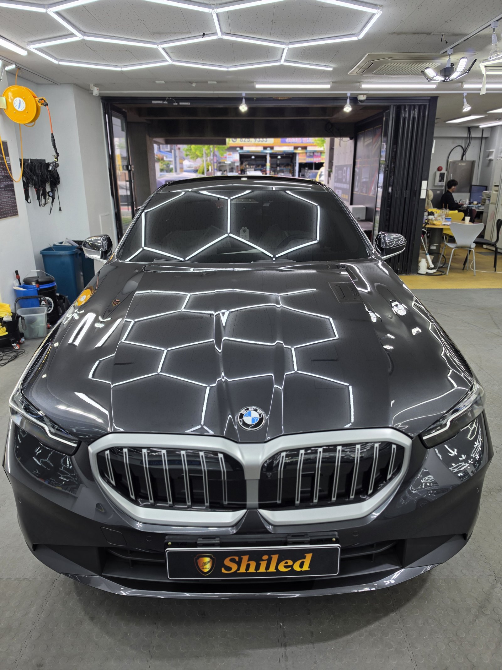 BMW 520i 그레이 신차 F5 유리막코팅 - 부산 쉴드광택 전면