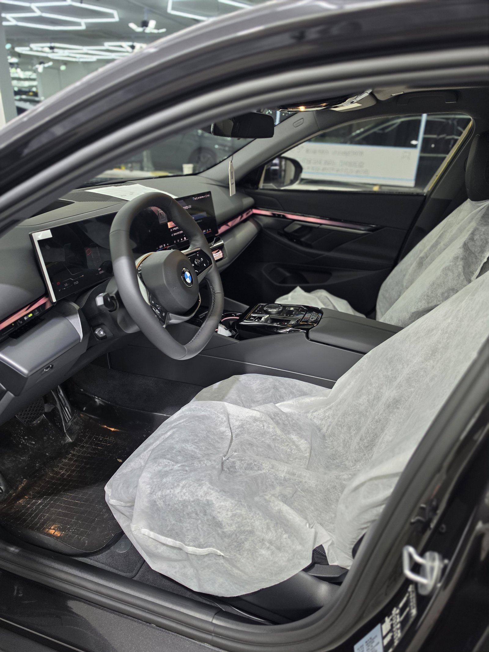 BMW 520i 신차 실내 - 출고 전 컨디션