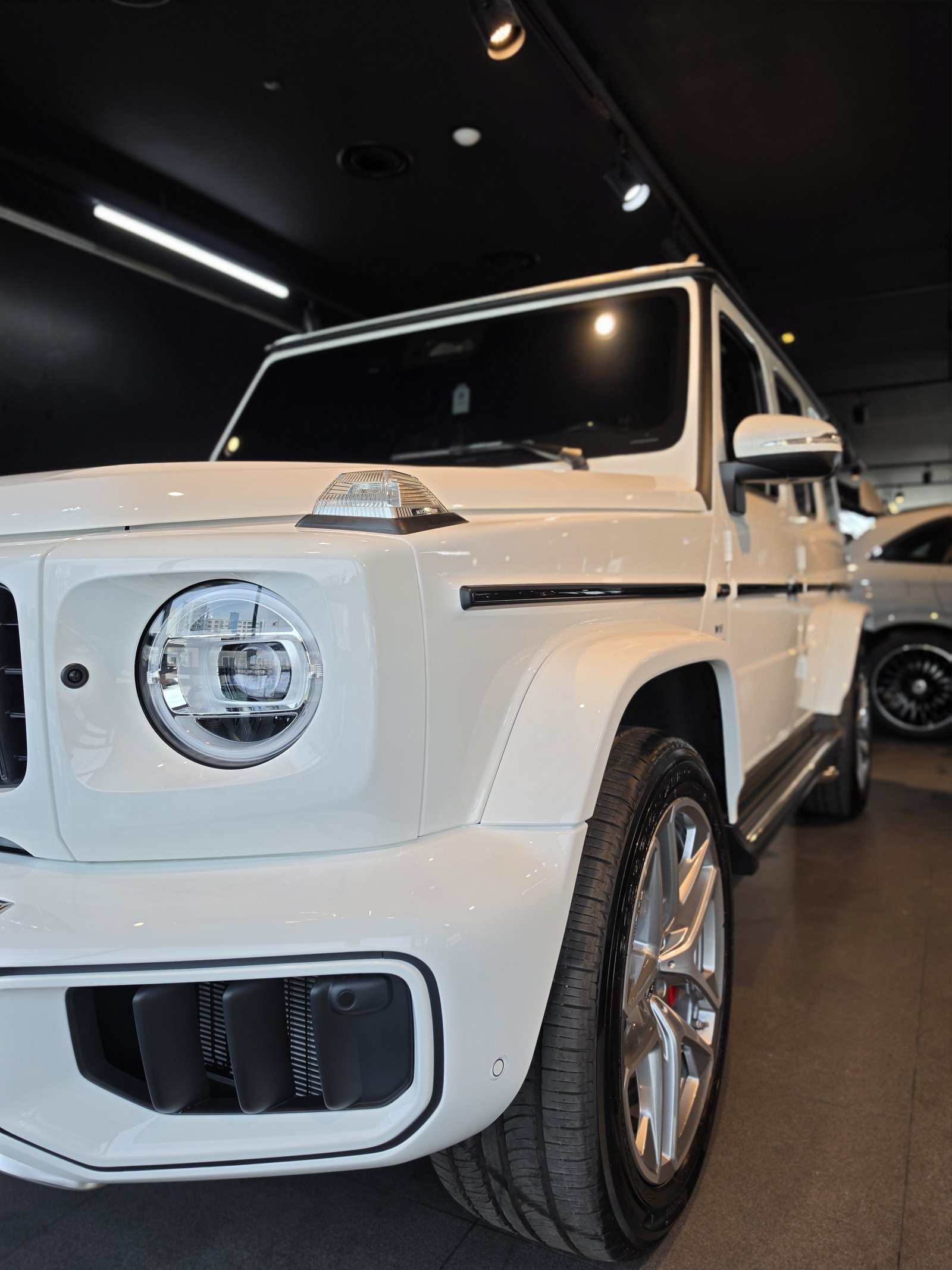 벤츠 G63 AMG 백색 신차 전측면 헤드라이트 - 유리막코팅
