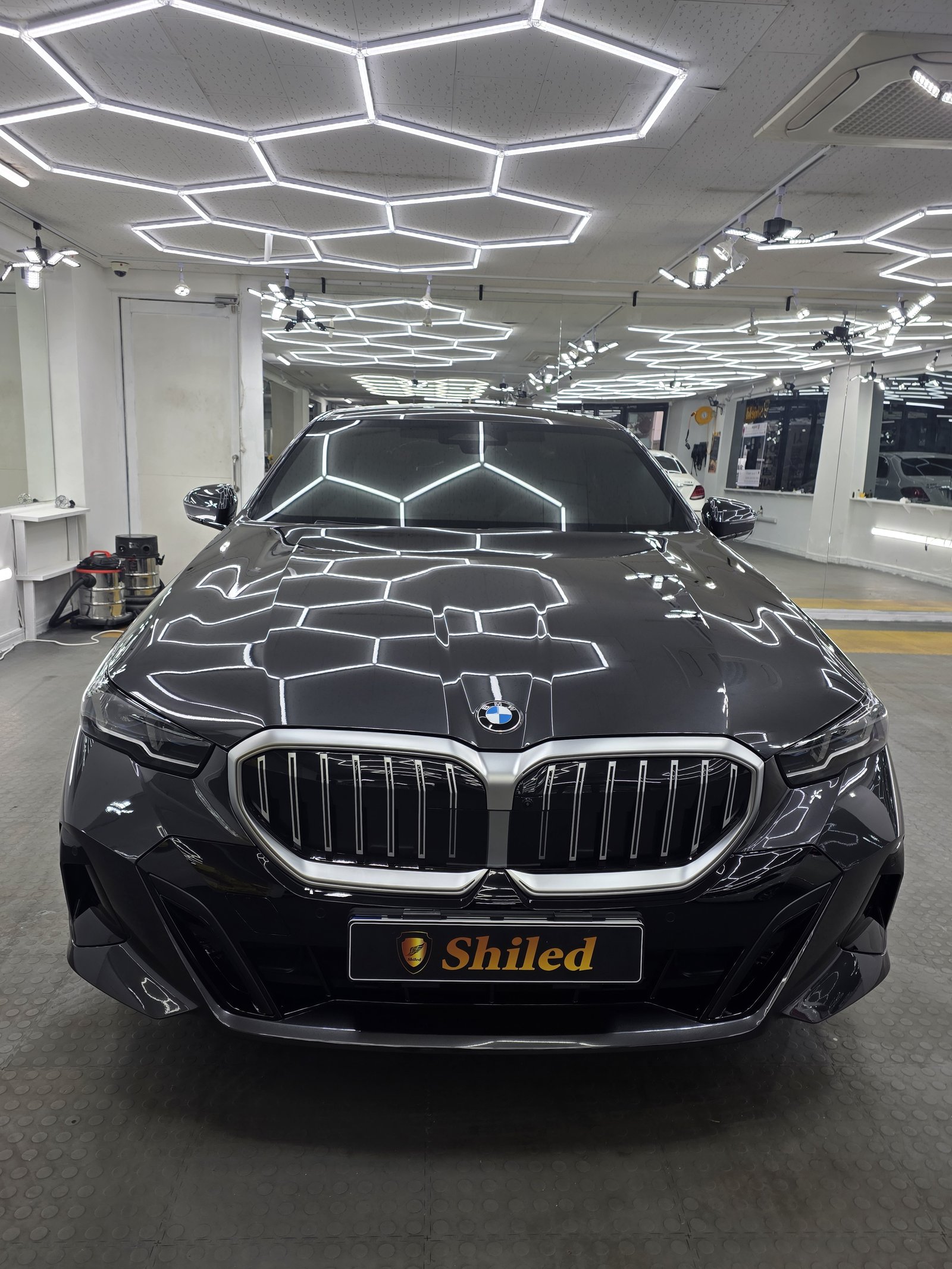 BMW 520i 다크그레이 신차 F5 유리막코팅 - 부산 유리막코팅 전면