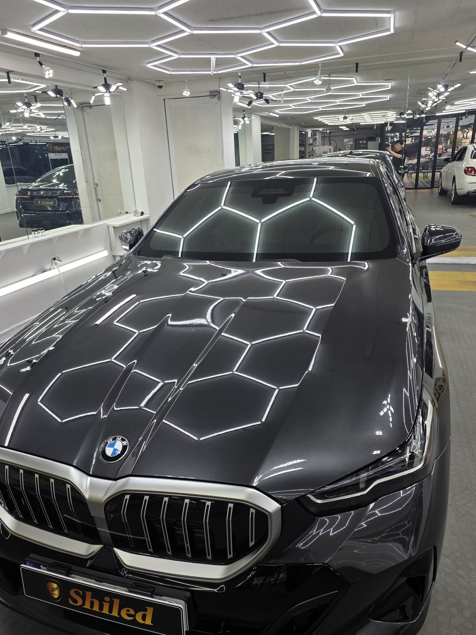 BMW 520i 다크그레이 신차 전측면 헤드라이트 - 유리막코팅