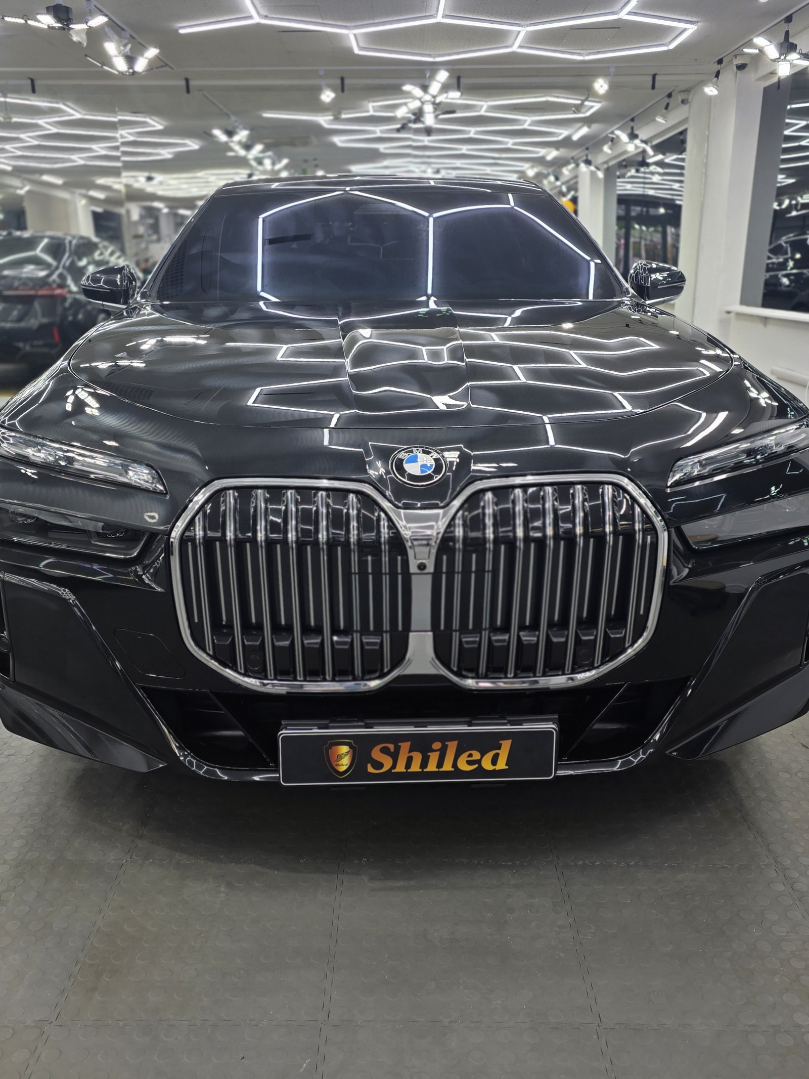 BMW 740d 검정 신차 입고 - 부산 쉴드광택