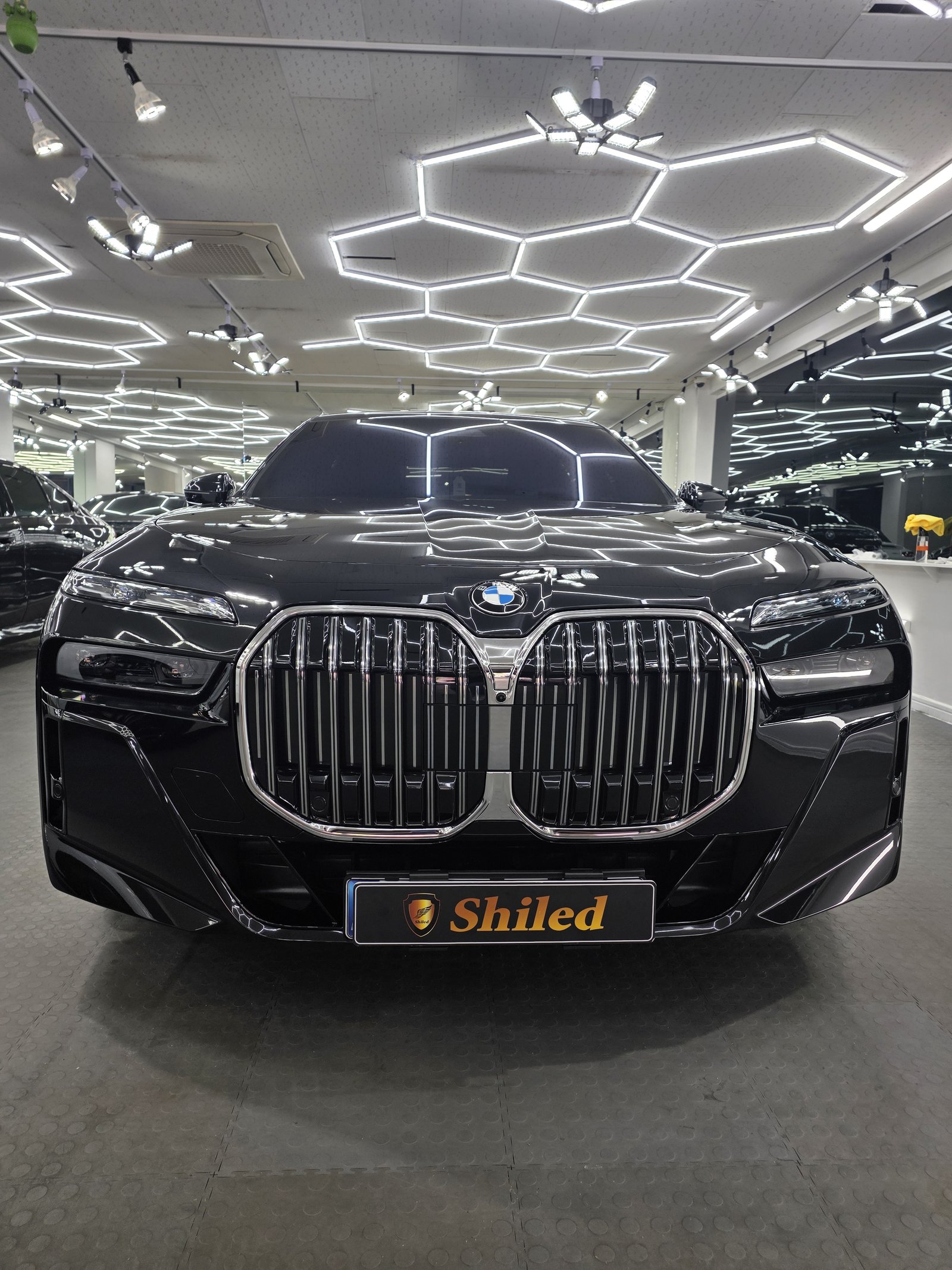 BMW 740d 검정 전면 G-PRO 코팅 마감 - 부산 유리막코팅