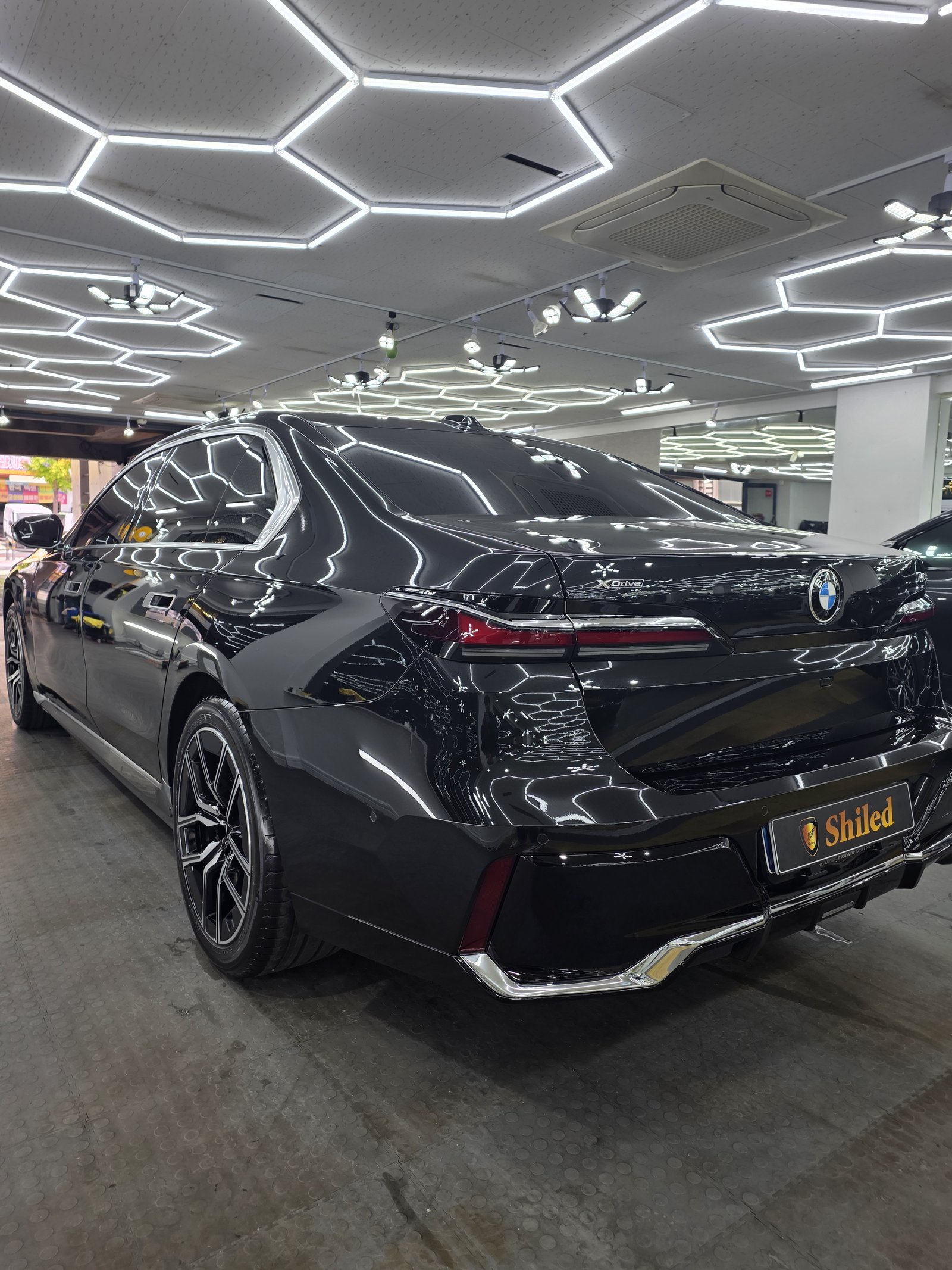 BMW 740d 검정 전면 그릴 - 부산 유리막코팅