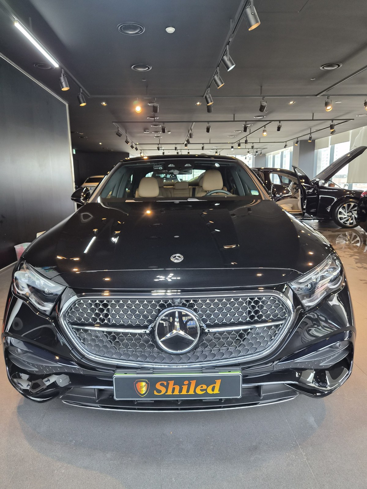 벤츠 E300 4MATIC 검정 광택 후 - 부산 쉴드광택