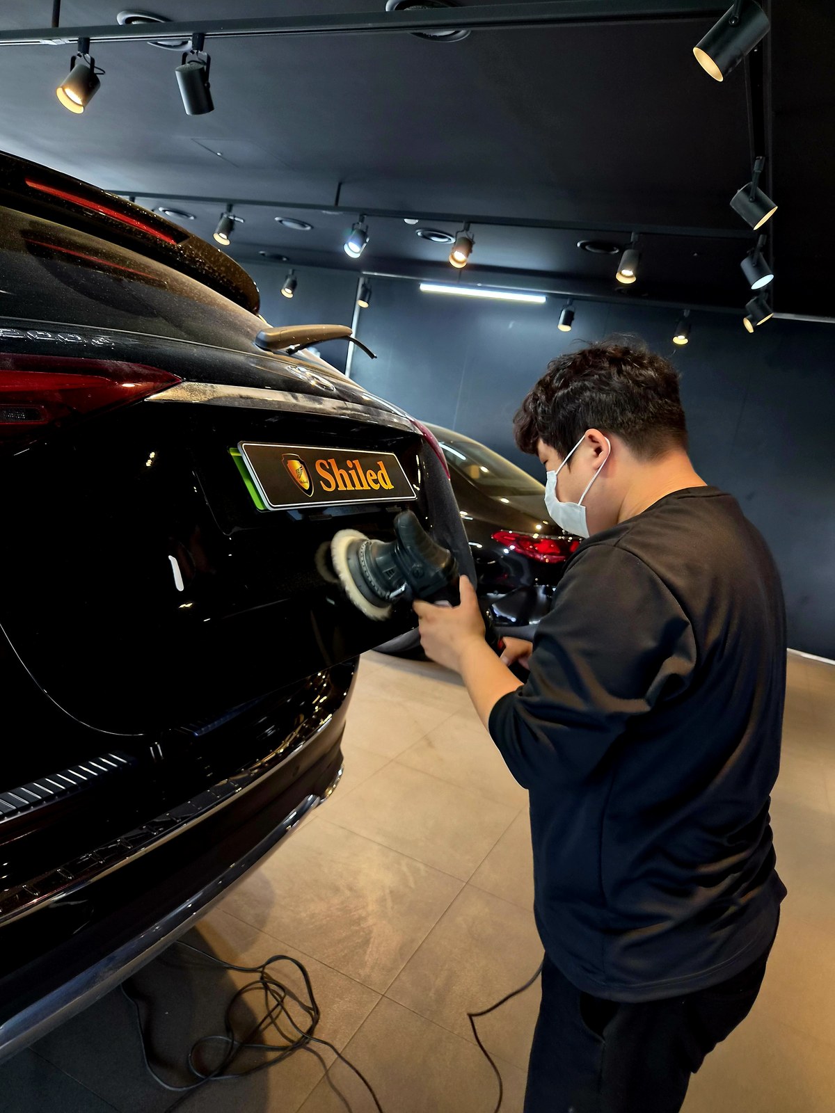 벤츠 GLE300 검정 후면 폴리싱 작업 - 부산 쉴드광택 광택