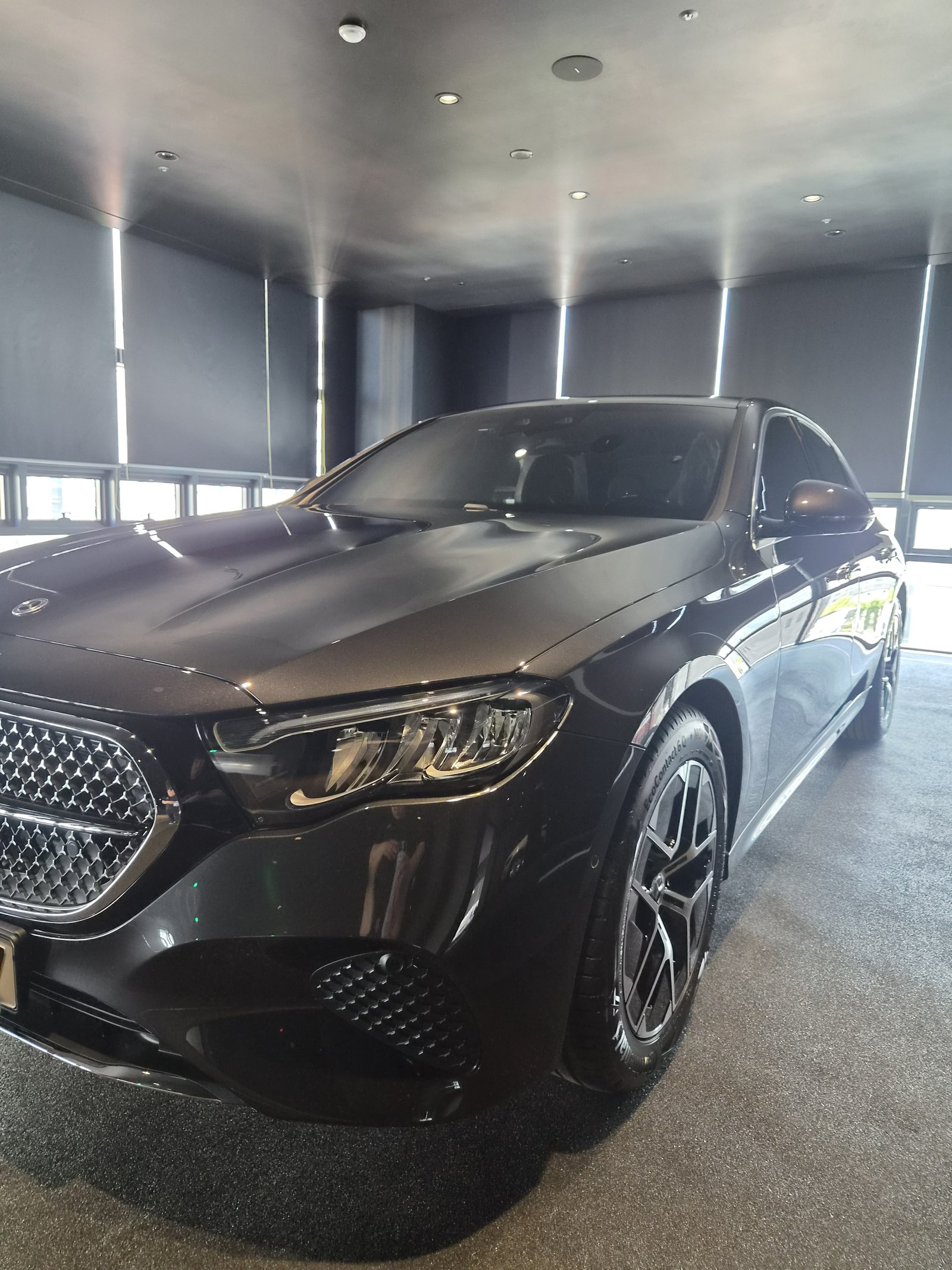 벤츠 E200 그레이 후측면 - F5 유리막코팅