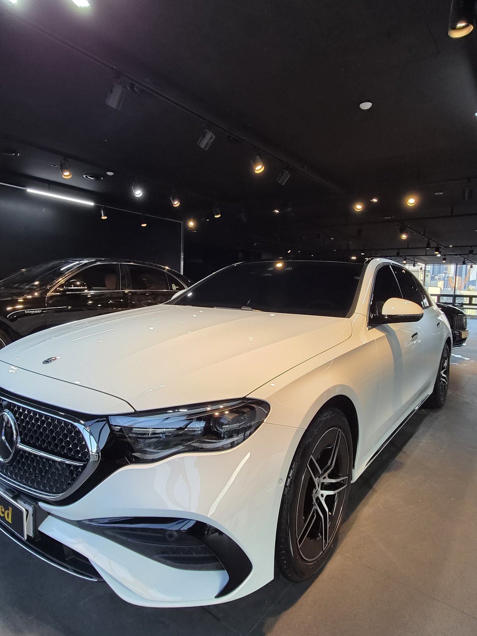벤츠 E300 4매틱 백색 전측면 마감 - F5+시트코팅