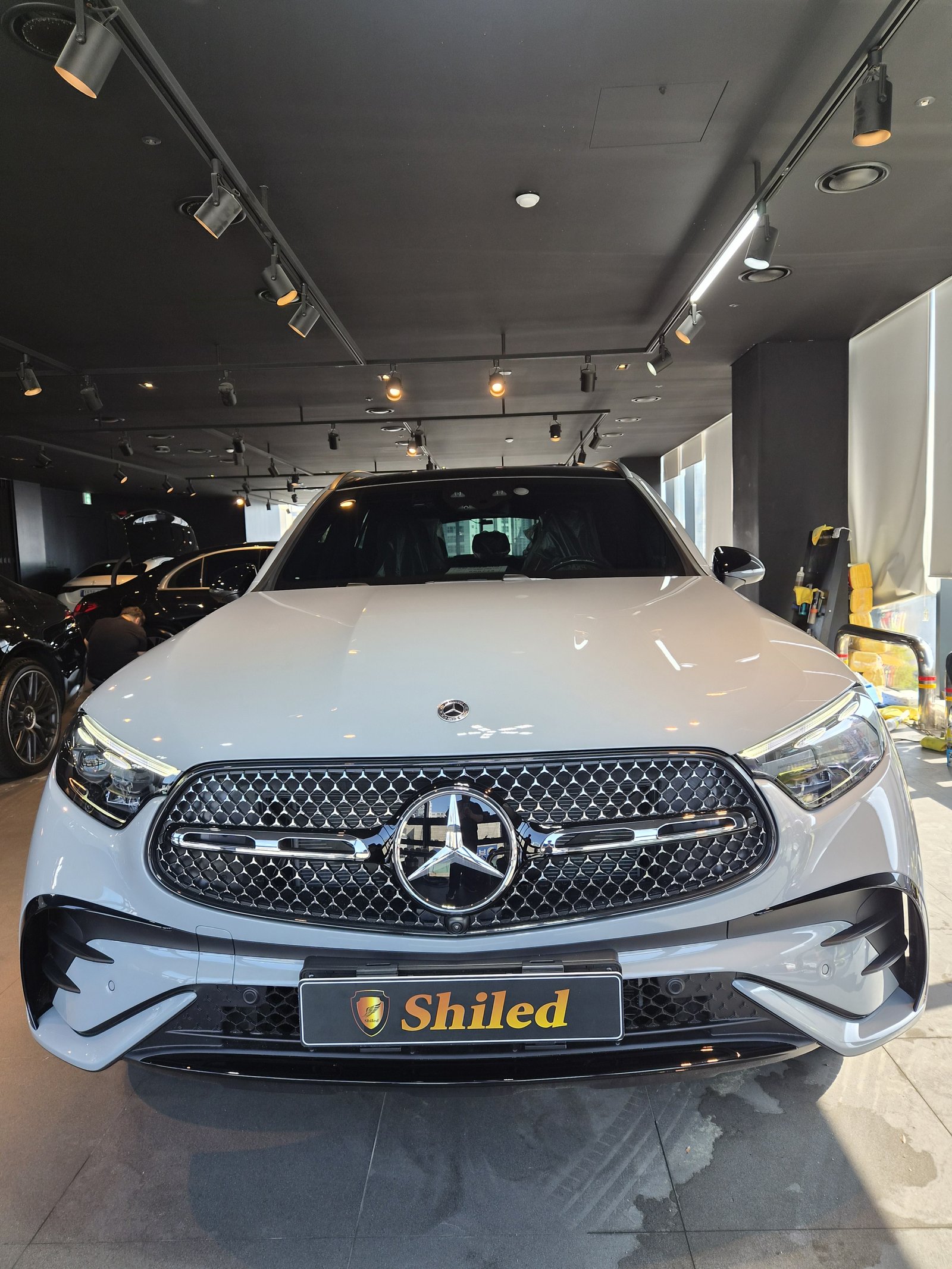 벤츠 GLC300 백색 신차 F5 유리막코팅 - 부산 쉴드광택 전면