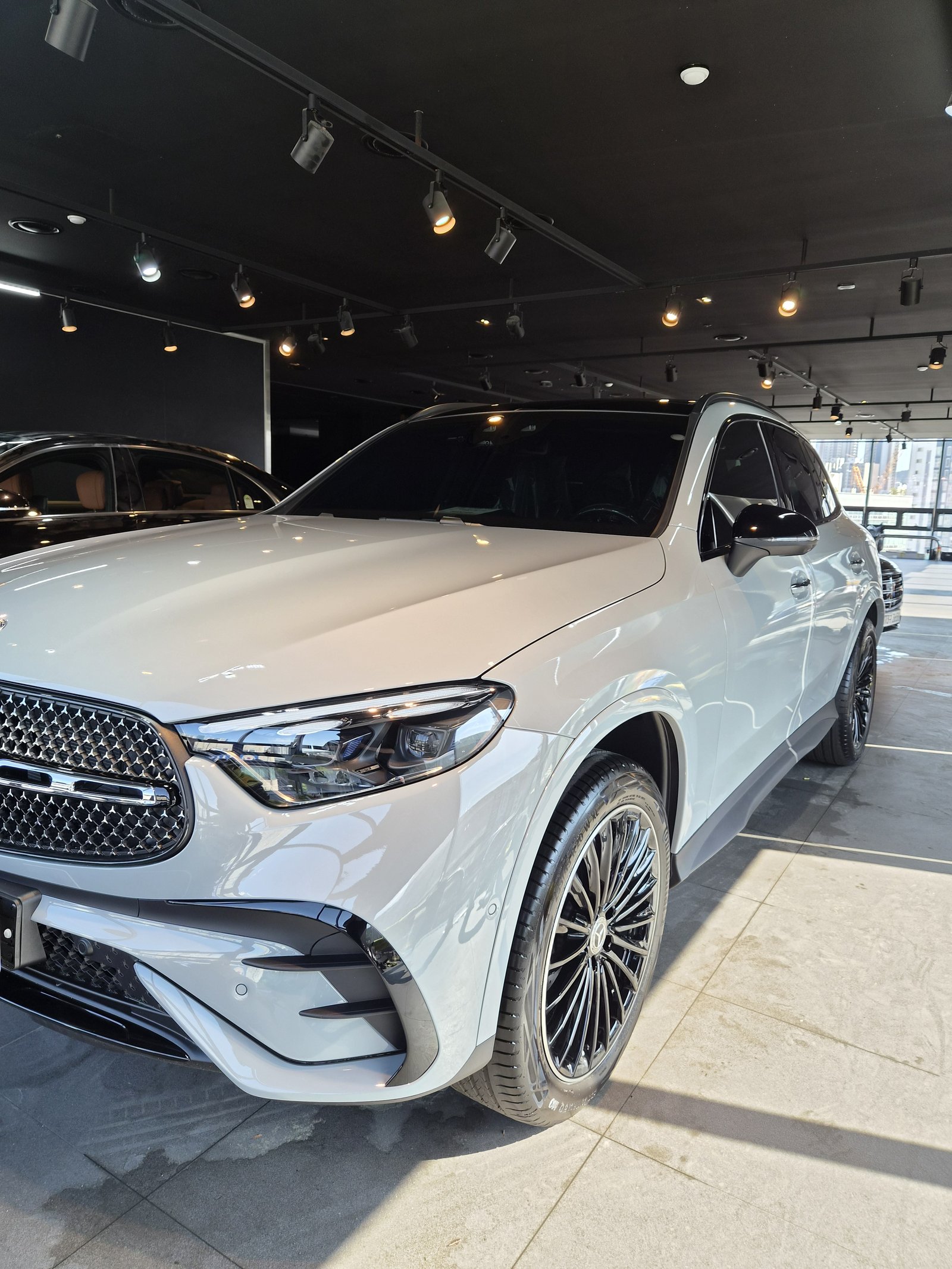 벤츠 GLC300 백색 전측면 글로시 - 부산 유리막코팅