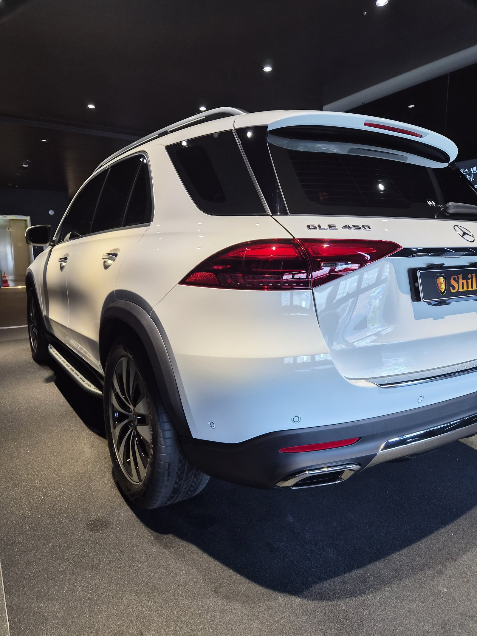 벤츠 GLE450 백색 전측면 - 부산 쉴드광택 신차코팅