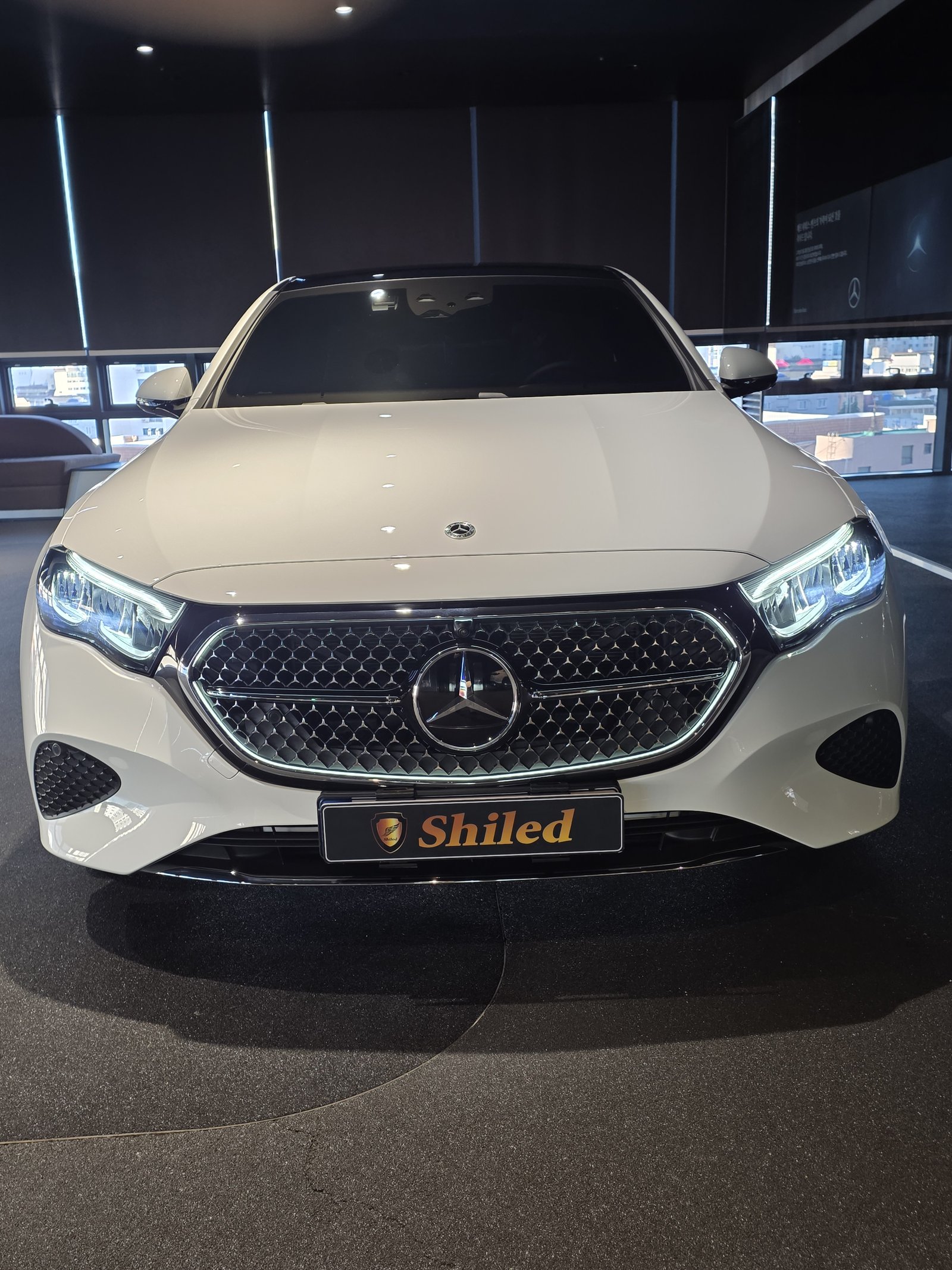 벤츠 E300 백색 신차 F5 유리막코팅 - 부산 쉴드광택 전면
