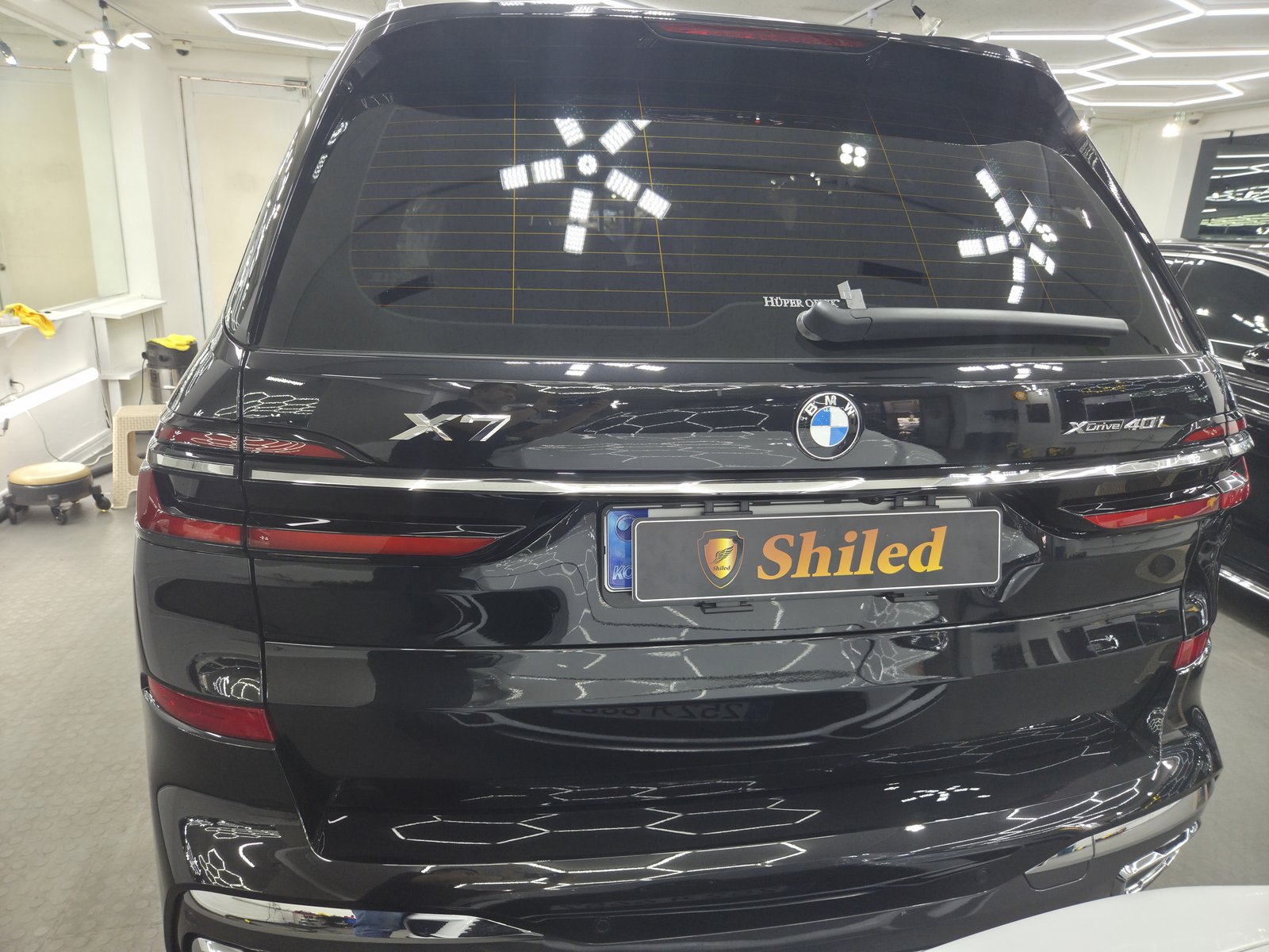 BMW X7 검정 신차 후측면 - 부산 유리막코팅