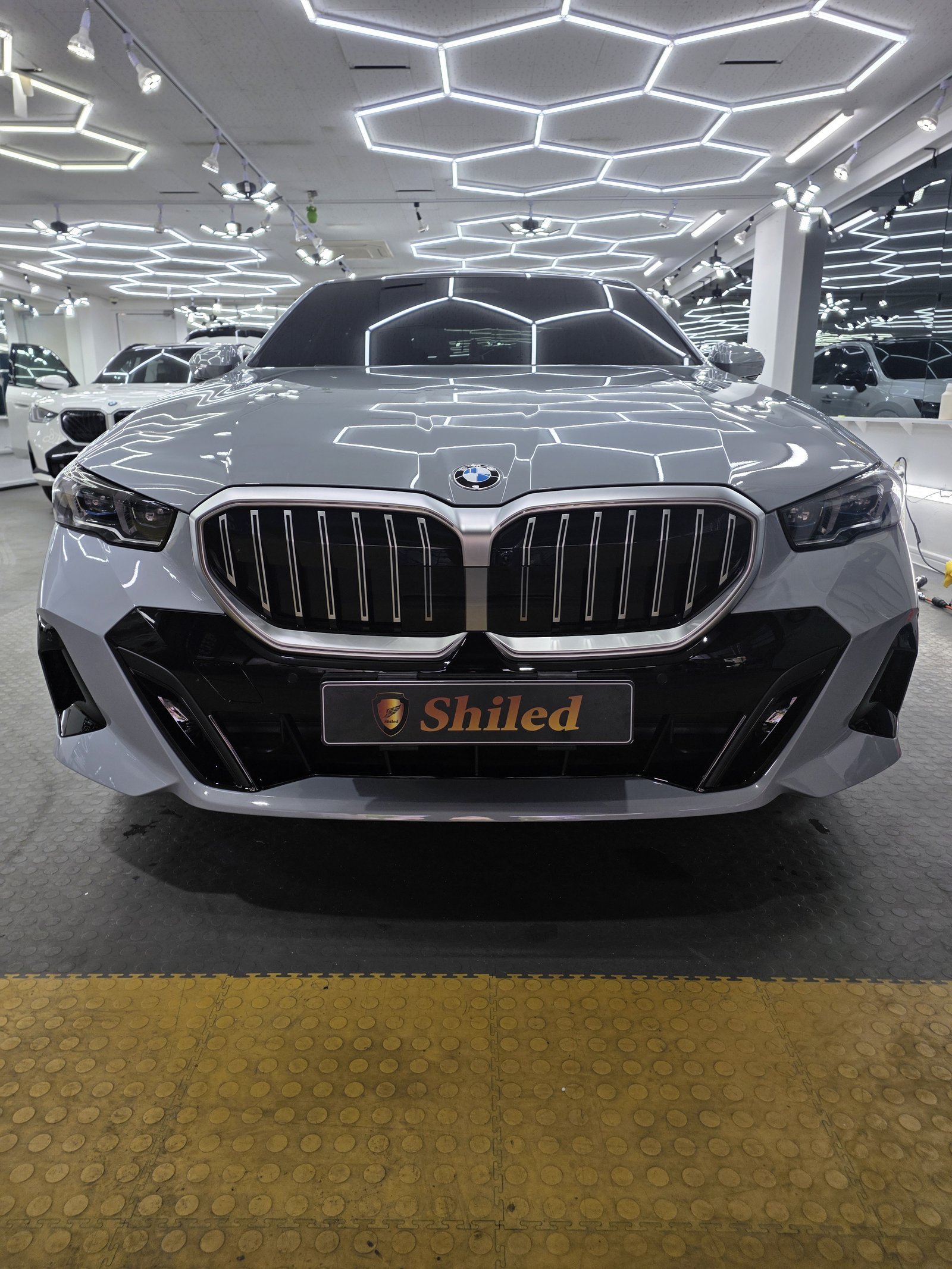 BMW 530i 백색 신차 F5 유리막코팅 - 부산 쉴드광택 전면