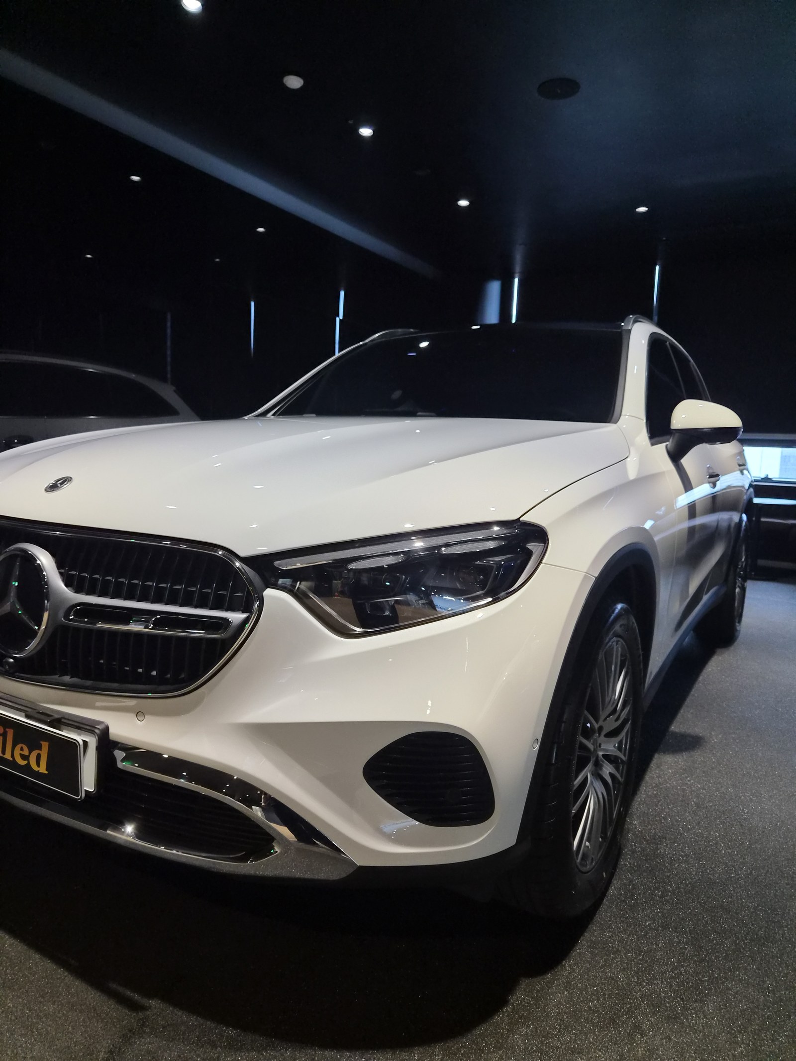 벤츠 GLC300 백색 전면 재확인 - 부산 쉴드광택 신차코팅