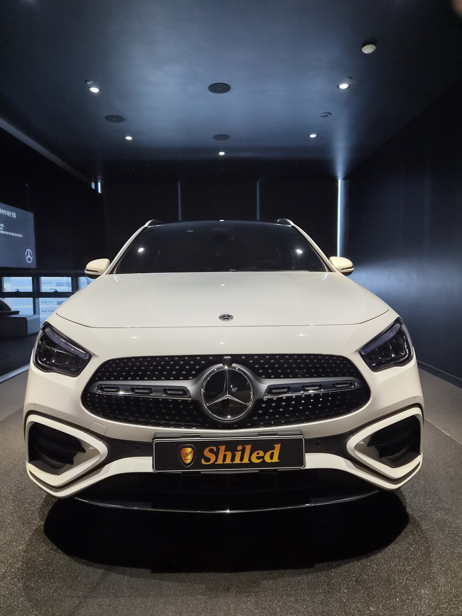 벤츠 GLA250 백색 신차 F5 유리막코팅 - 부산 쉴드광택 전면