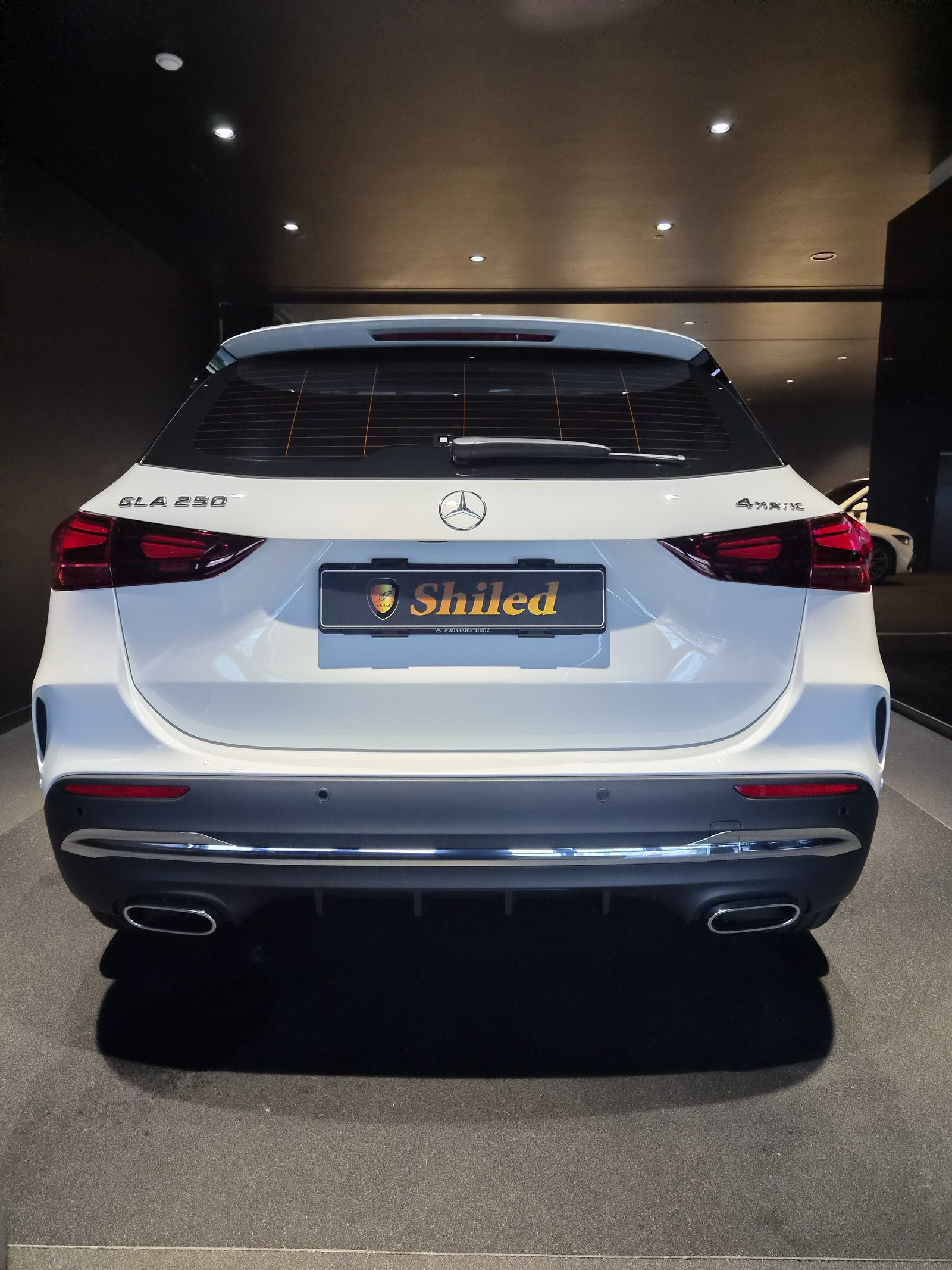벤츠 GLA250 백색 후측면 - 부산 유리막코팅