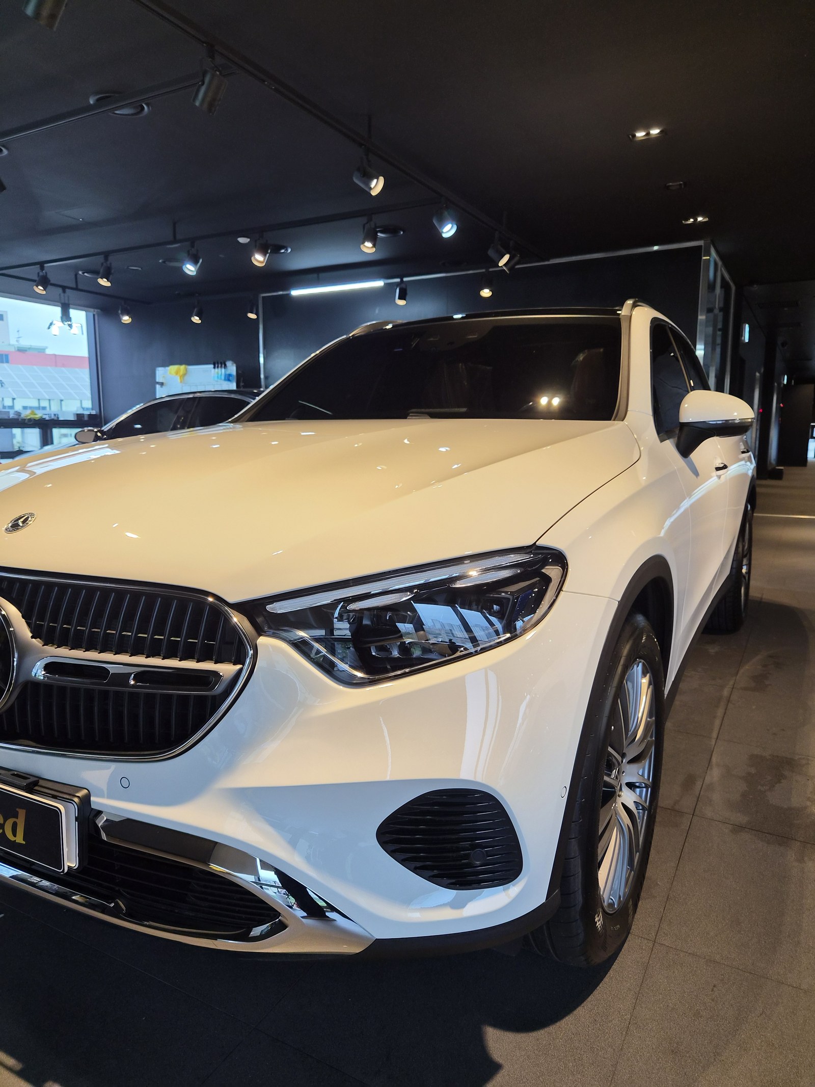 벤츠 GLC300 백색 전면 재확인 - 부산 쉴드광택 신차코팅