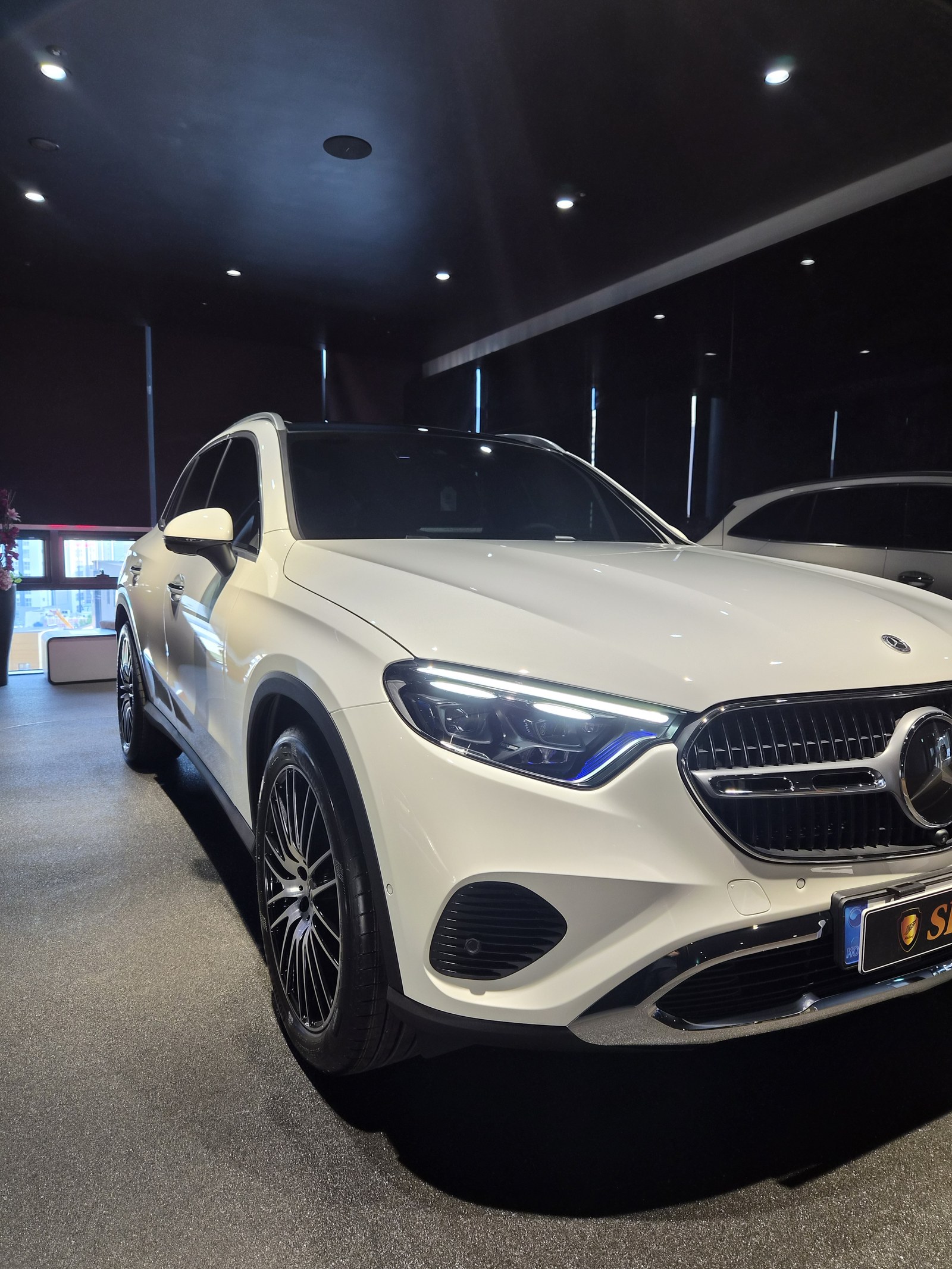 벤츠 GLC300 백색 전측면 글로시 - 부산 유리막코팅