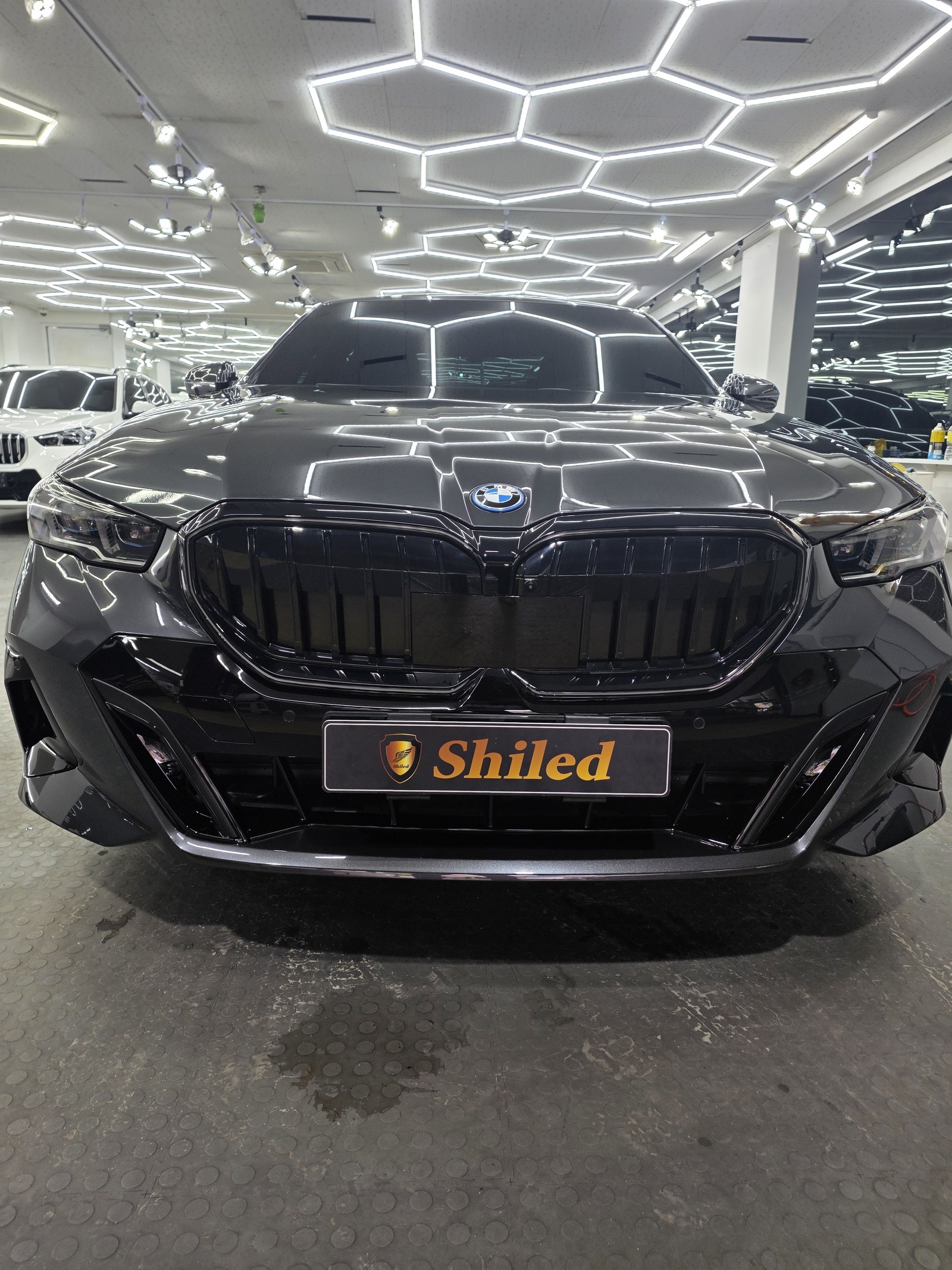 BMW 523e 그레이 신차 듀얼 유리막코팅 - 부산 쉴드광택 전면