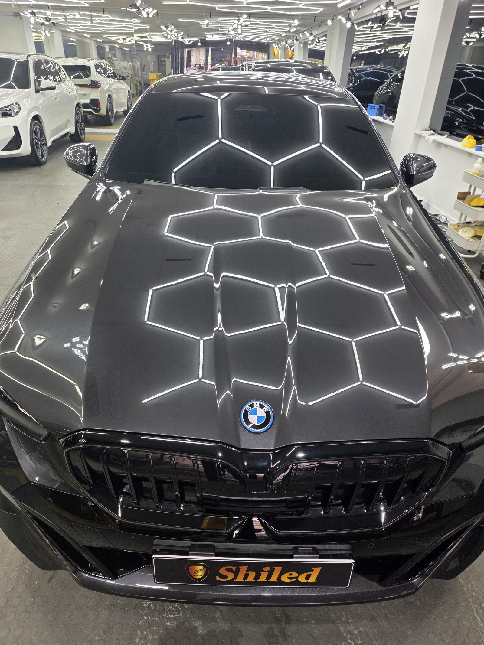 BMW 523e 그레이 보닛 클로즈업 - 부산 유리막코팅
