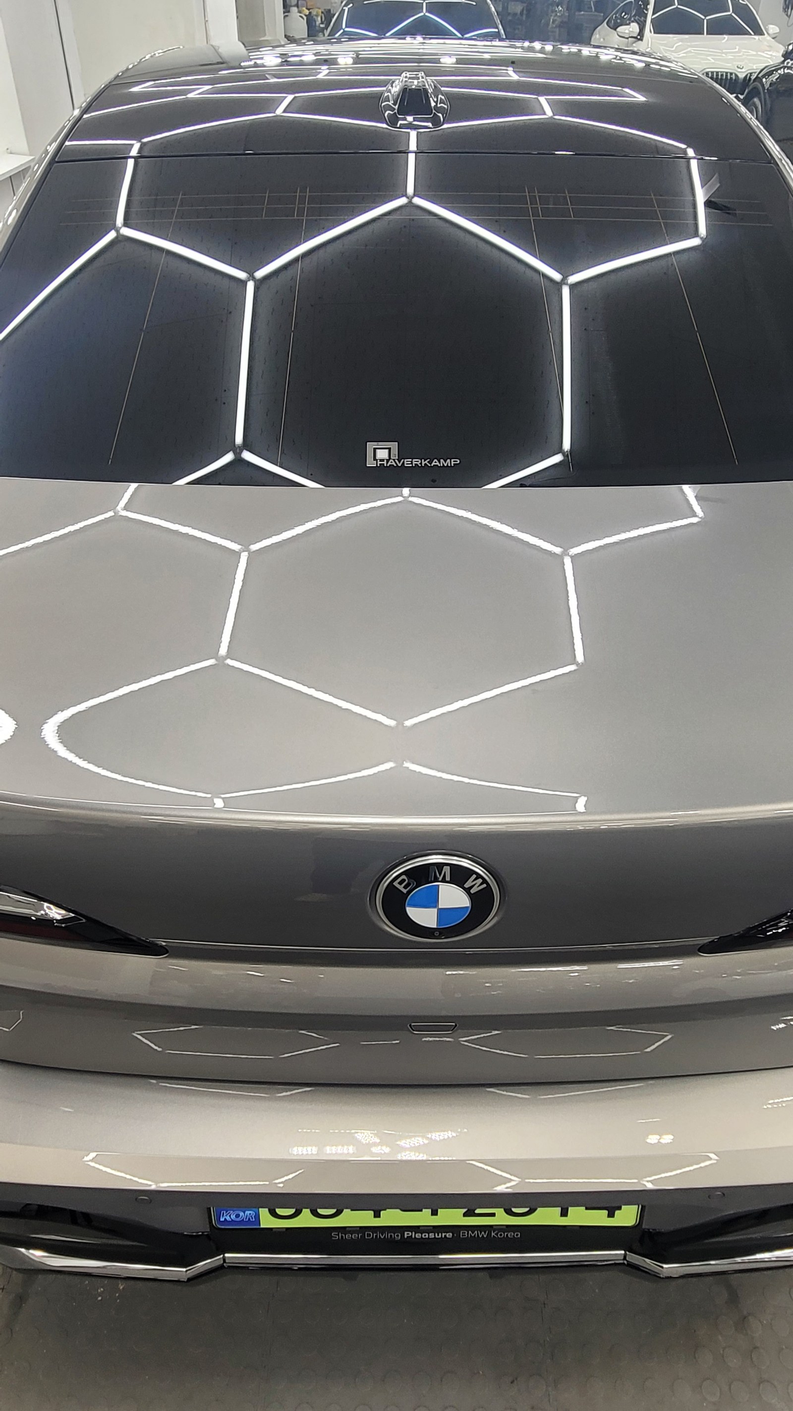 BMW 740i 골드 후면 - 부산 유리막코팅