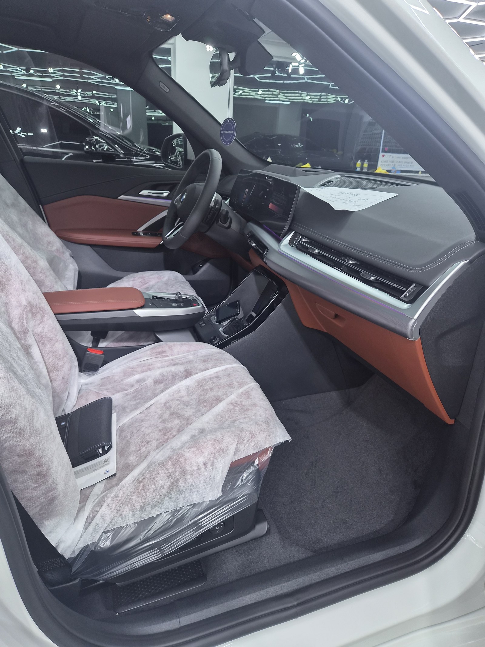 BMW X1 신차 실내2 - 출고 전 컨디션