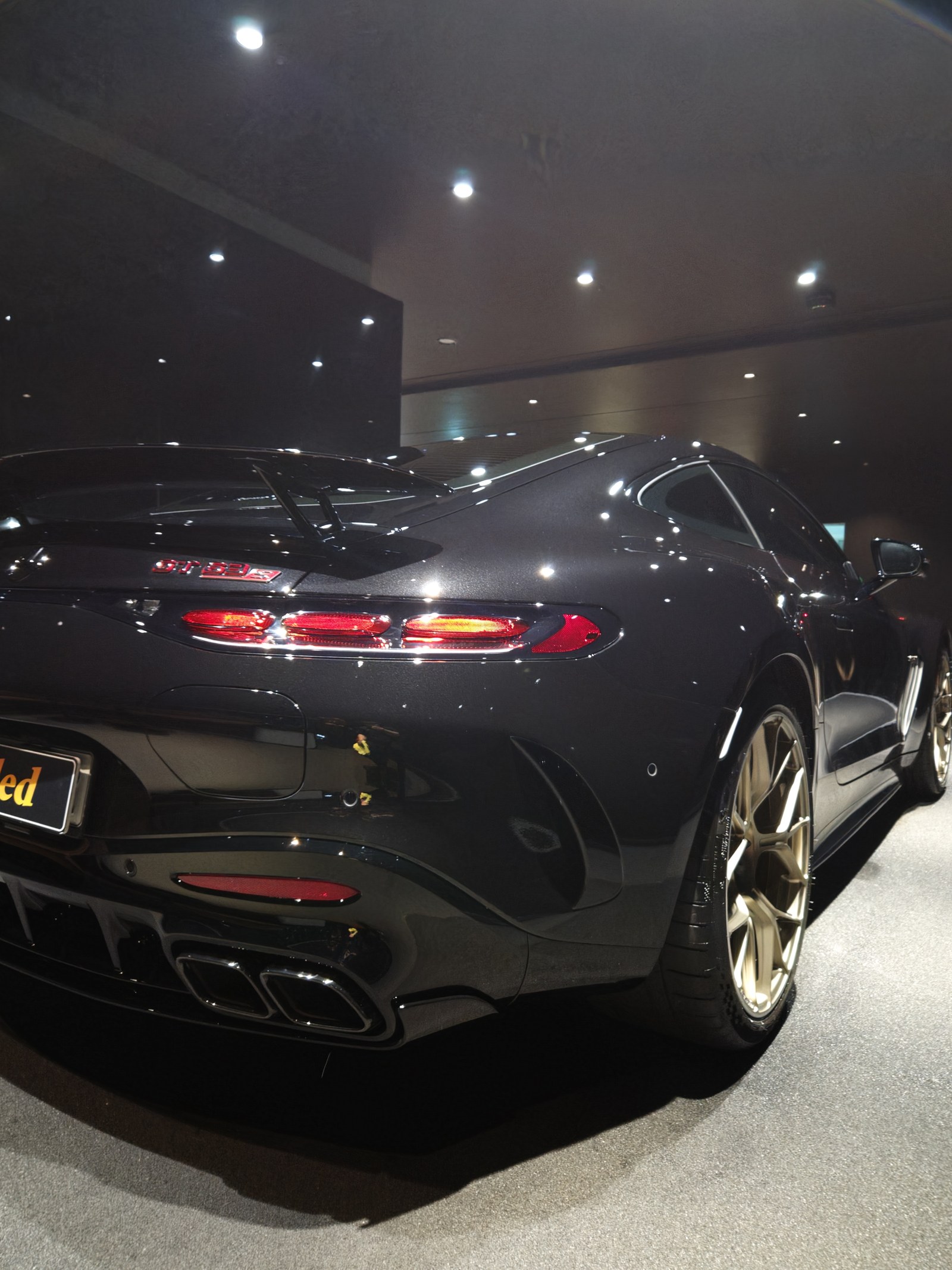 메르세데스-AMG GT63 검정 후측면2 - 부산 쉴드광택 신차코팅