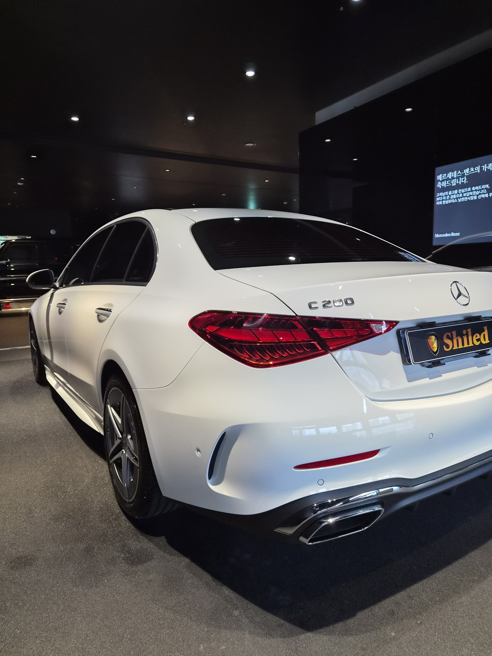 벤츠 C200 백색 후측면2 - 부산 쉴드광택 신차코팅