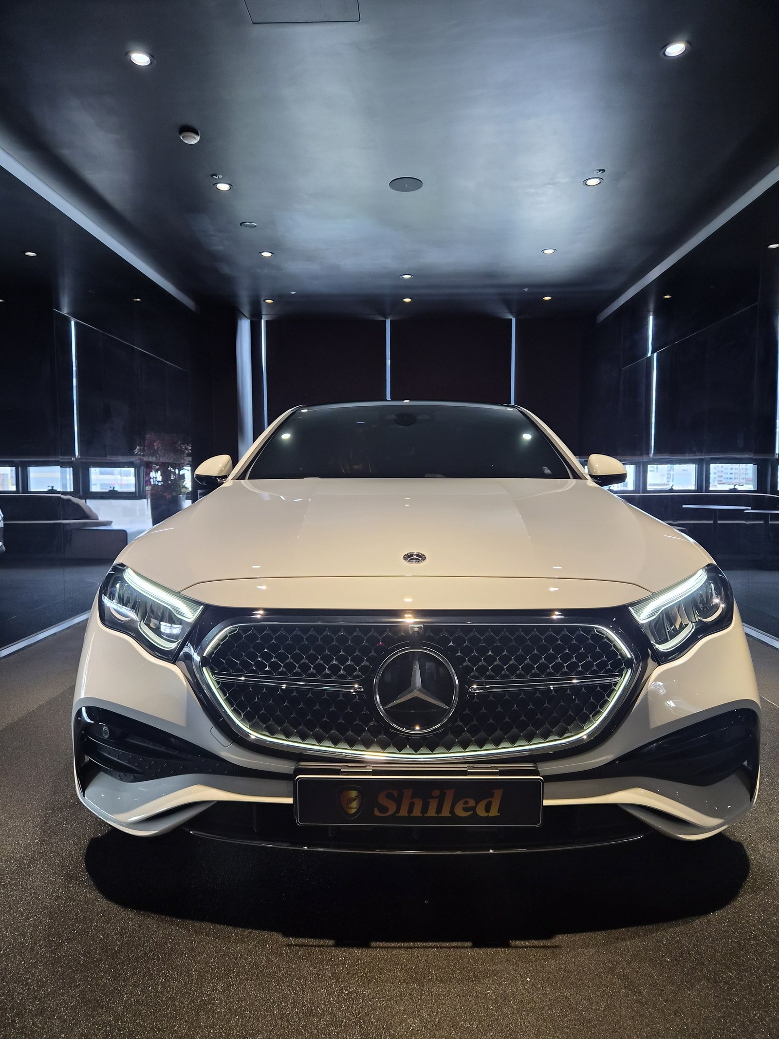 벤츠 E200 AMG라인 백색 신차 F5 유리막코팅 - 부산 쉴드광택 전면