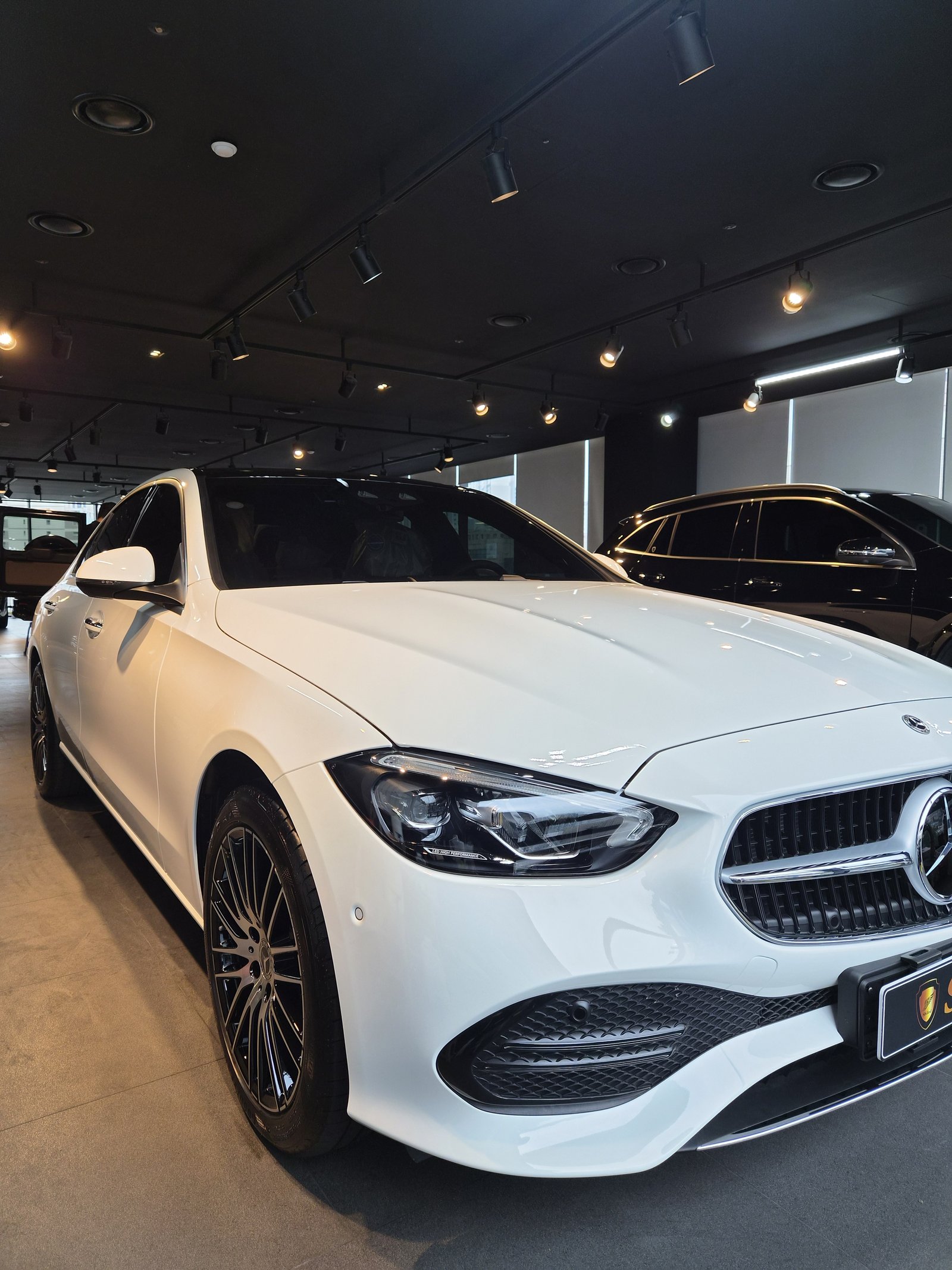 부산 유리막코팅 - C200 백색 신차 측면 F5 코팅