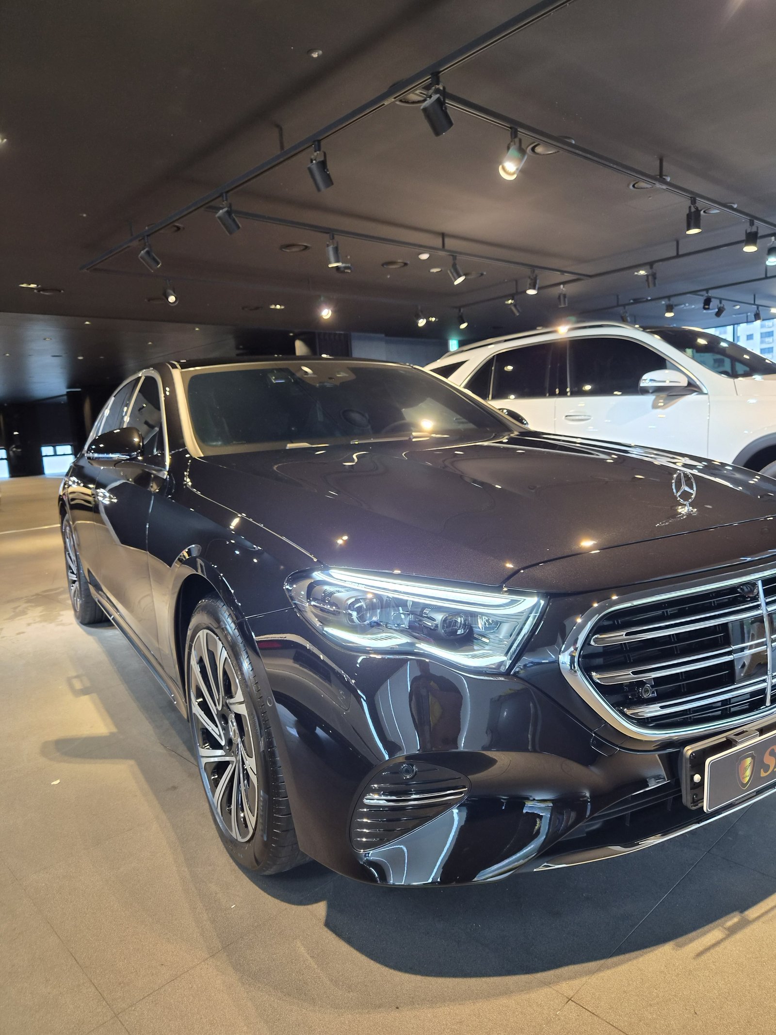 부산 유리막코팅 - E300 검정 신차 측면 프로필 F5 발색