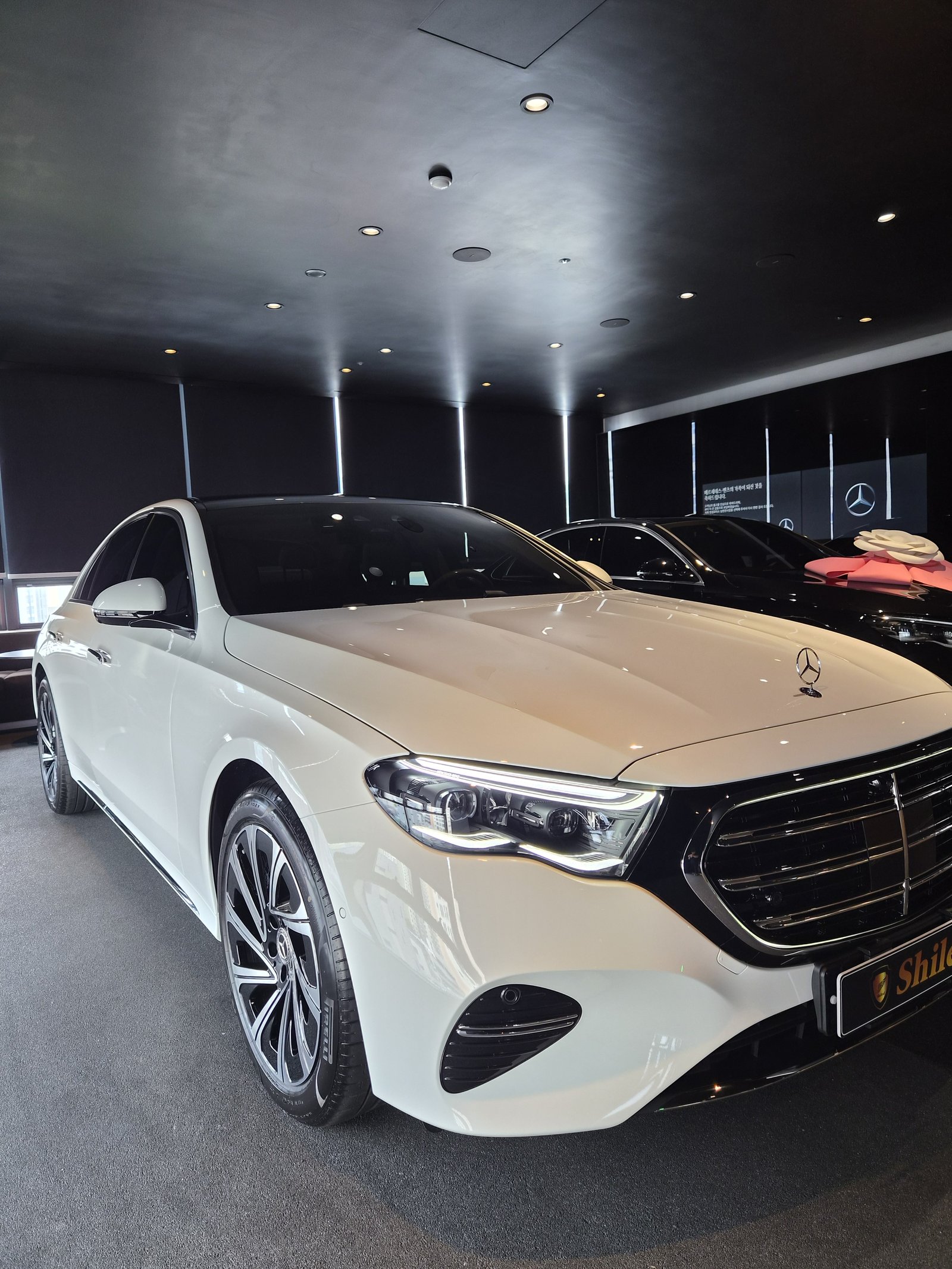 벤츠 E300 백색 측면 휠 - 유리막코팅