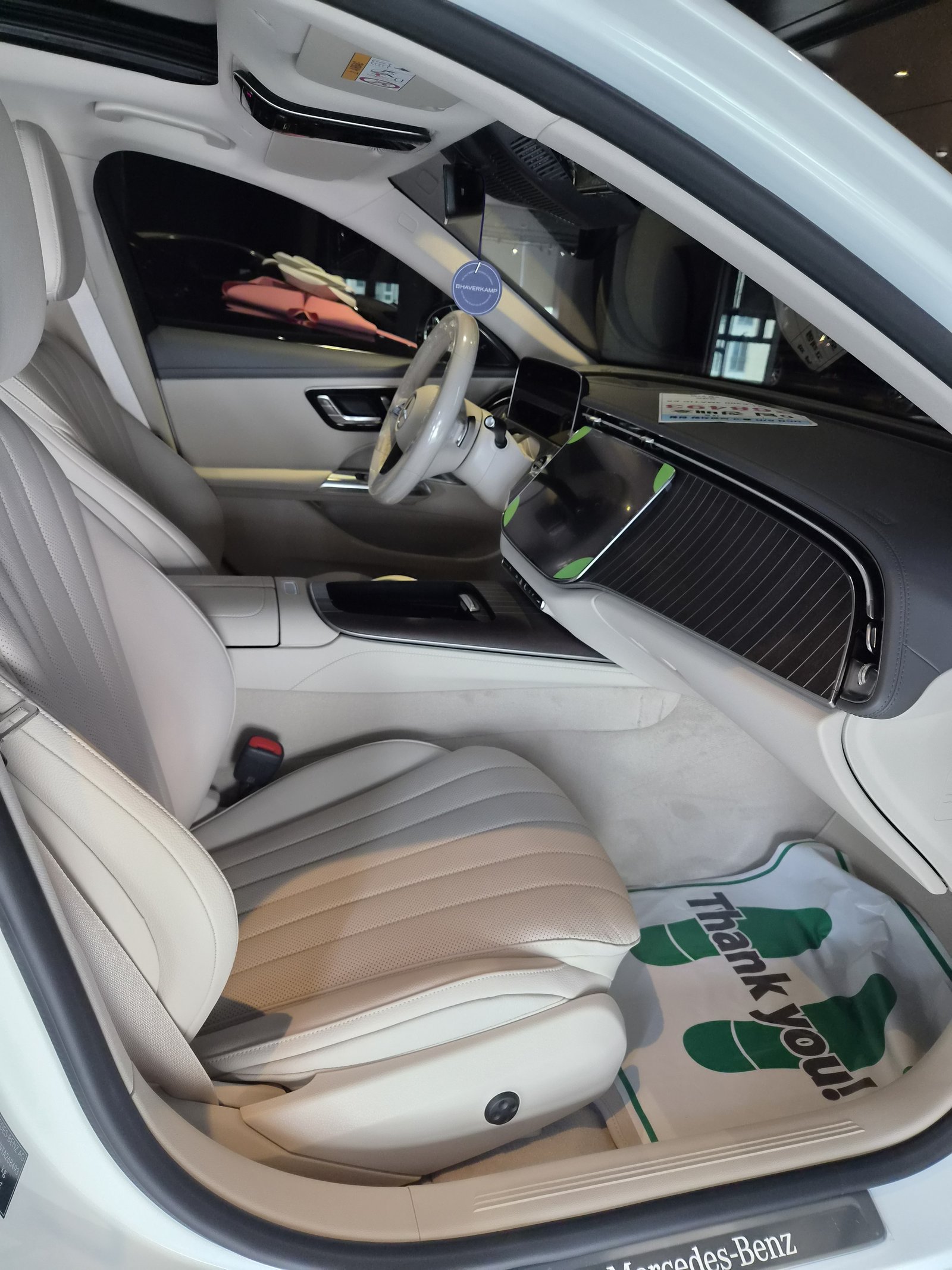벤츠 E300 백색 신차 실내 시트 - 부산 쉴드광택 시트코팅