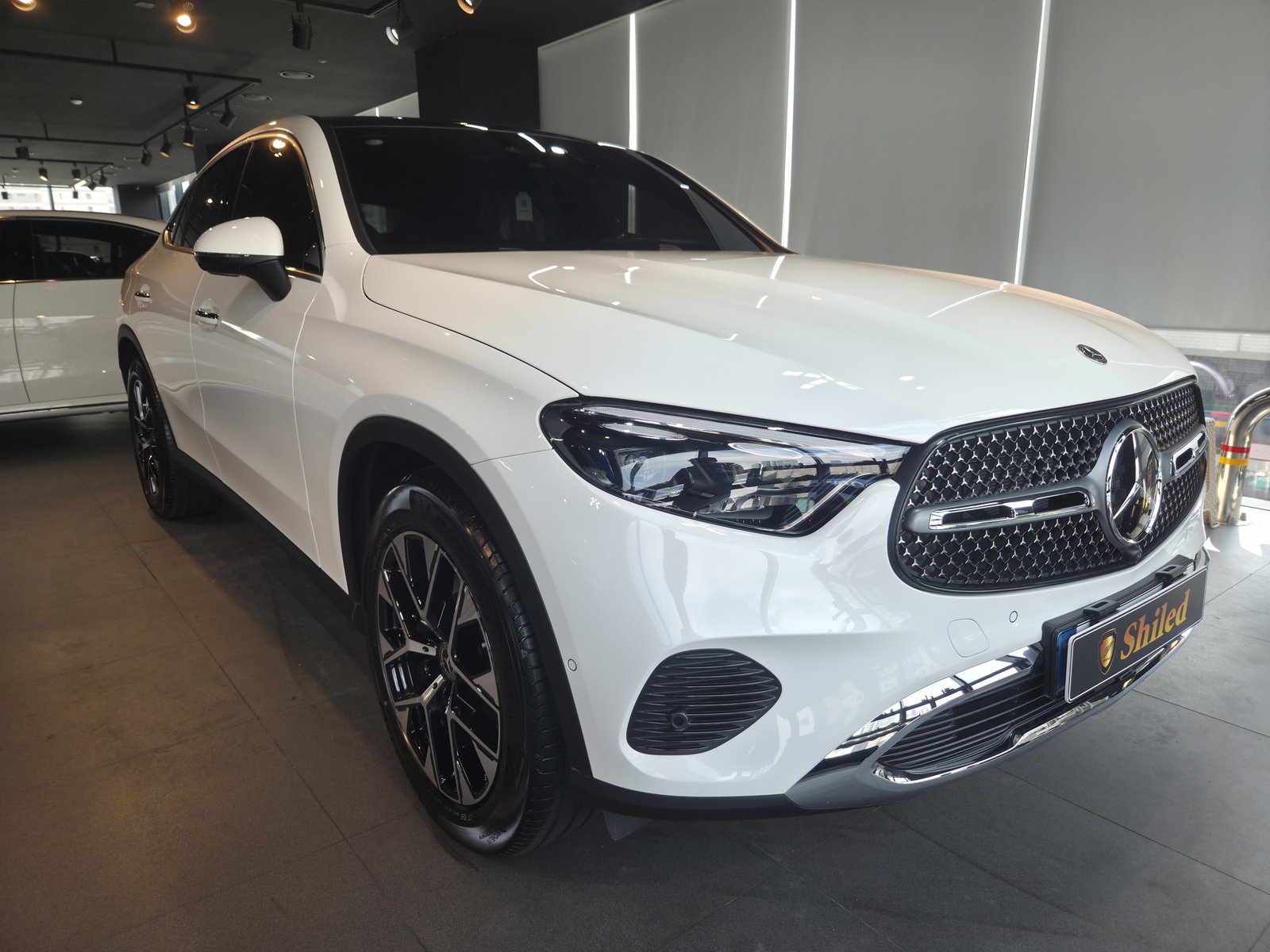 부산 유리막코팅 GLC300 백색 전측면 글로시