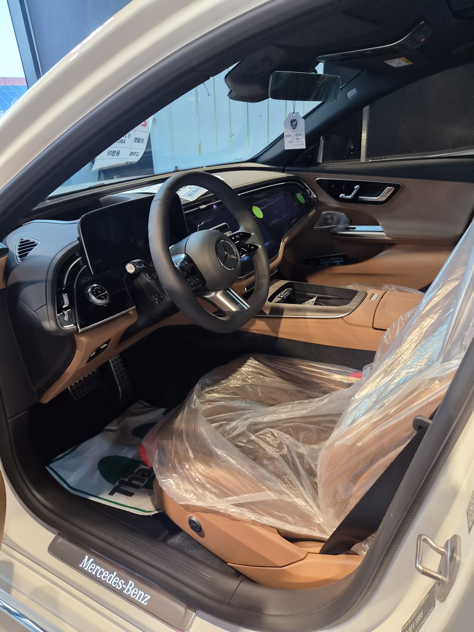 부산 유리막코팅 E300 실내 - 신차 시트 보호 상태