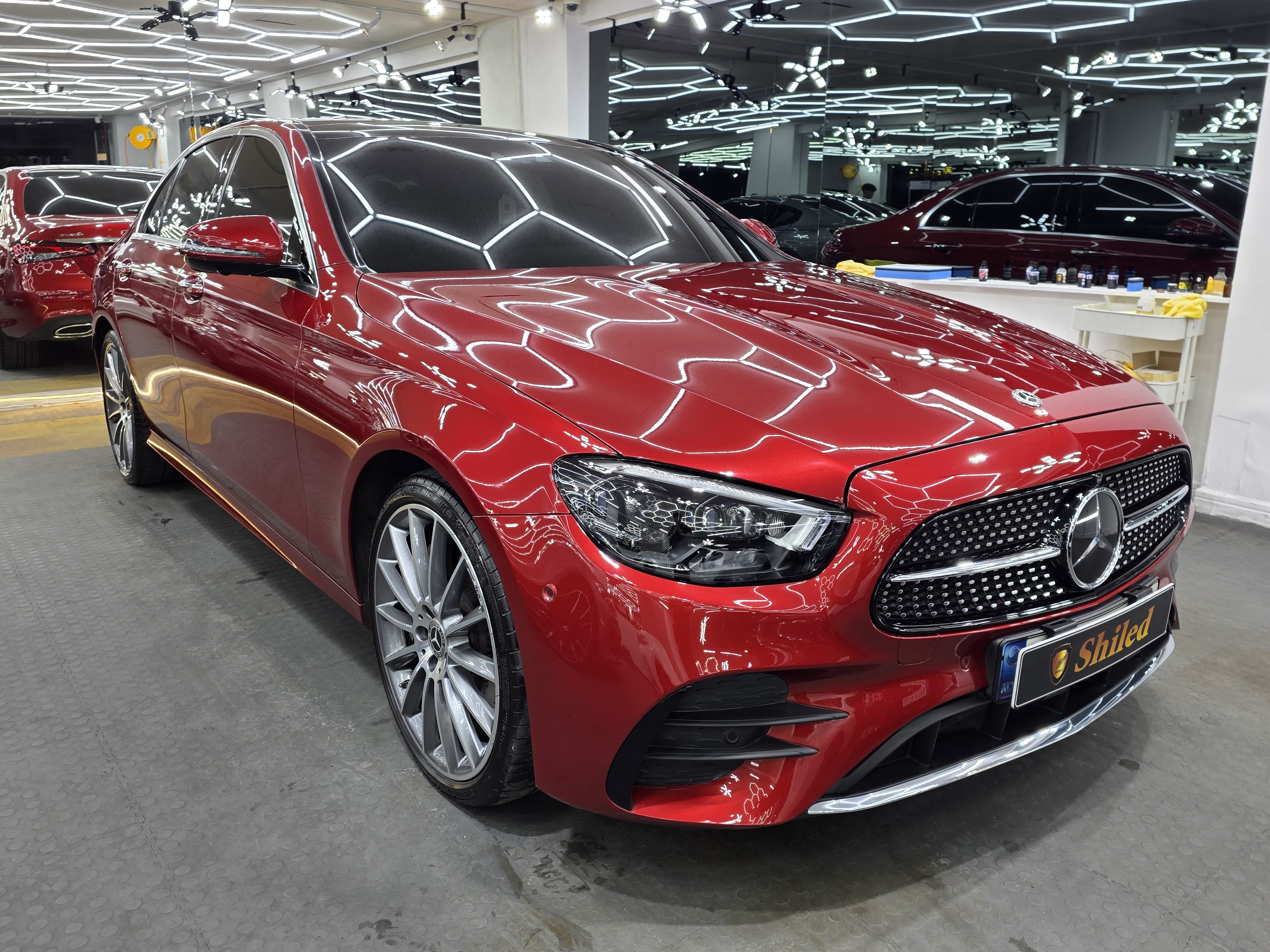 벤츠 E350 레드 측면 광택 마감 - 부산 쉴드광택
