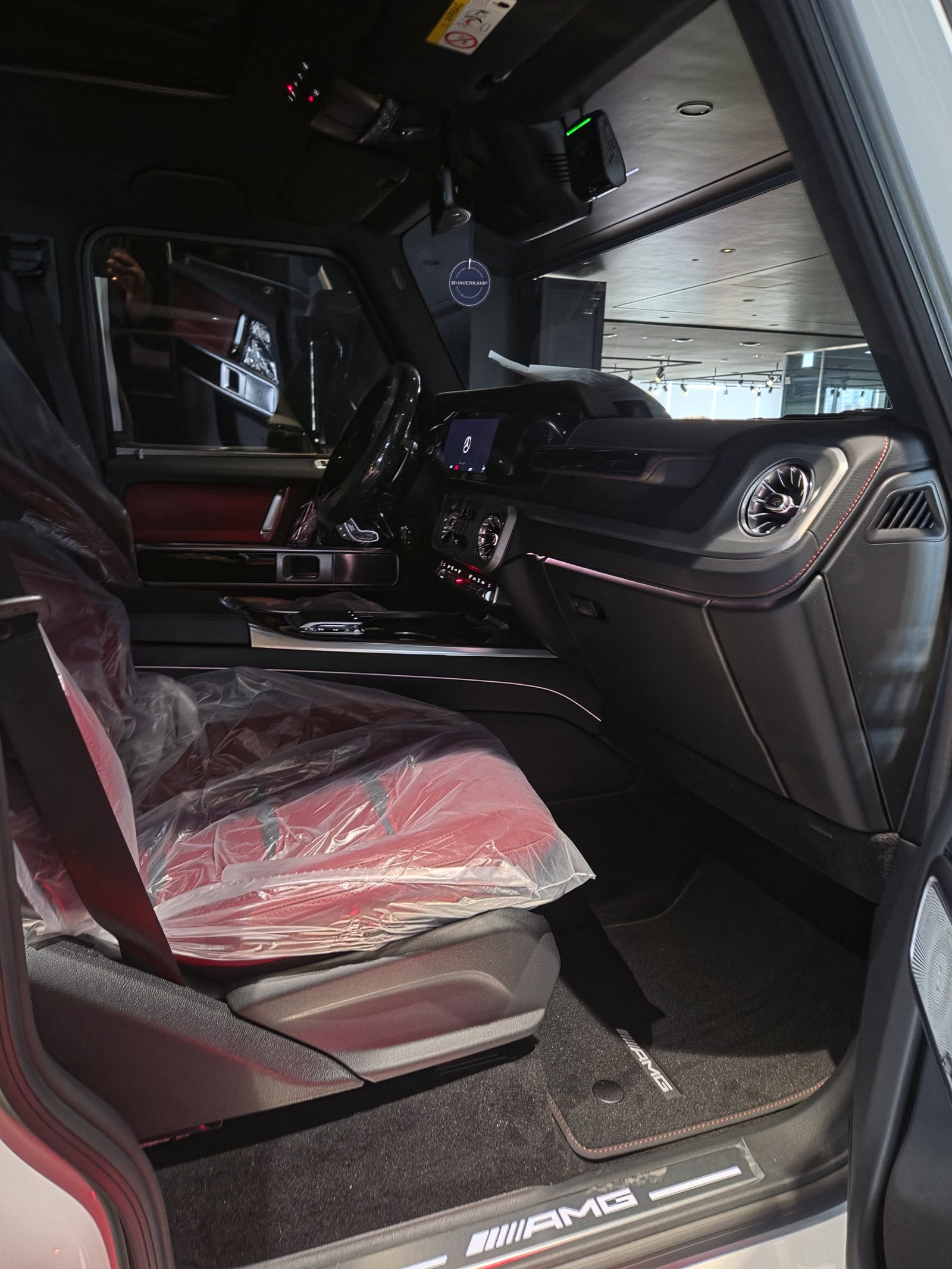 유리막코팅 AMG G63 실내 AMG 로고 - 출고 전 컨디션