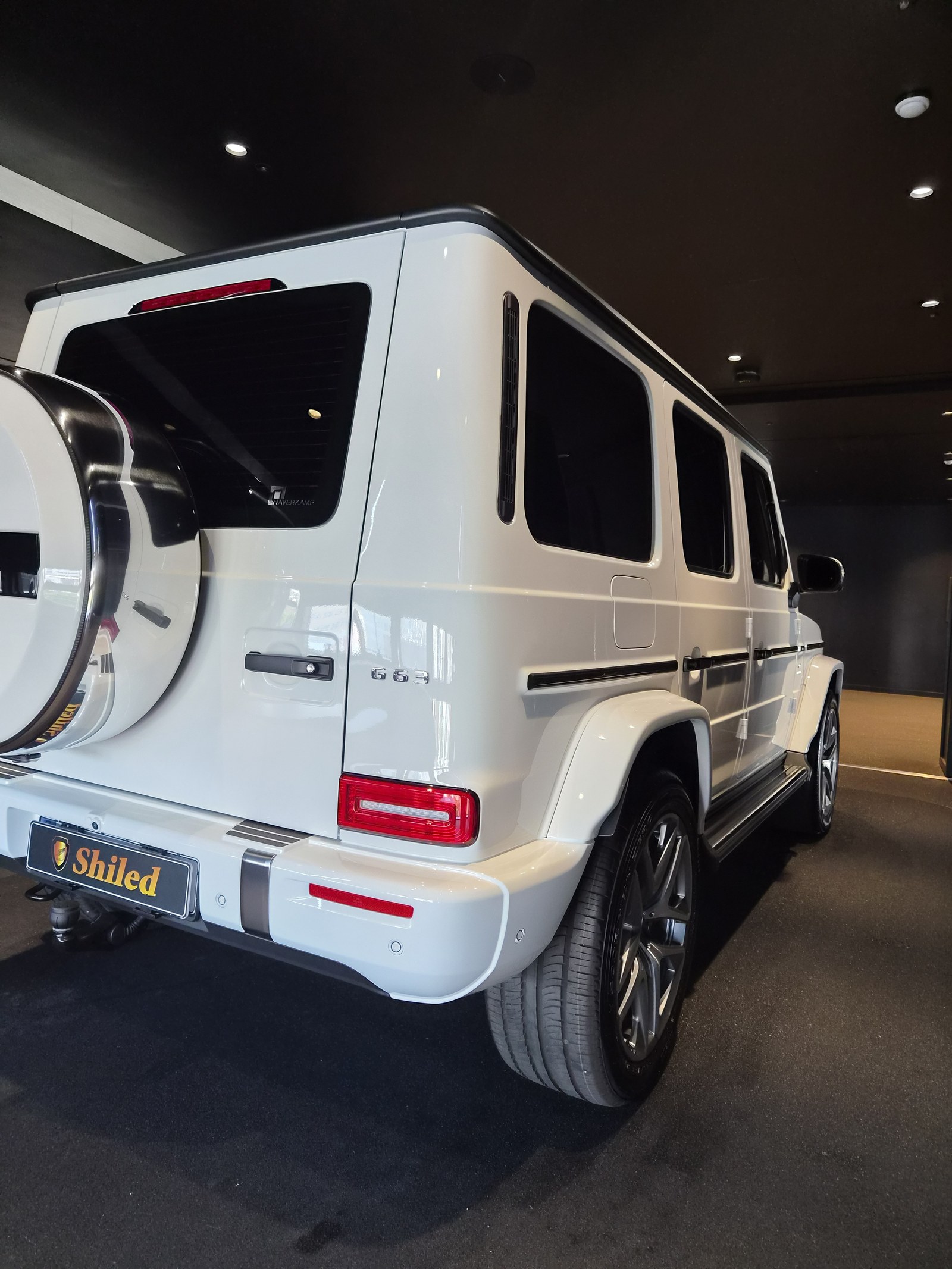 유리막코팅 AMG G63 백색 후측면 스페어타이어 - 쉴드광택 신차코팅