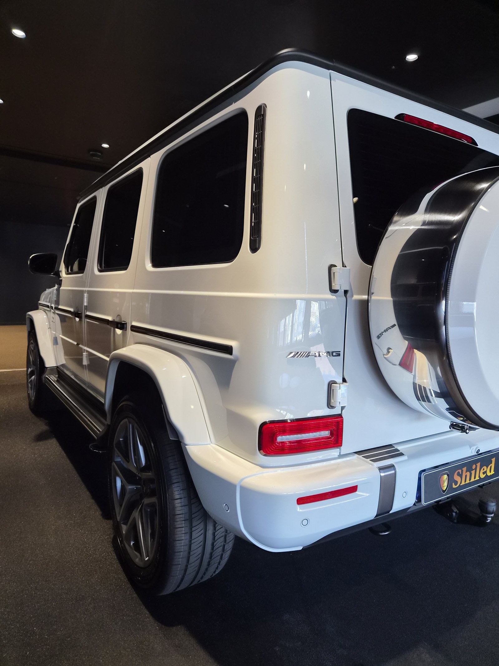유리막코팅 AMG G63 백색 측후면 - 신차 유리막코팅