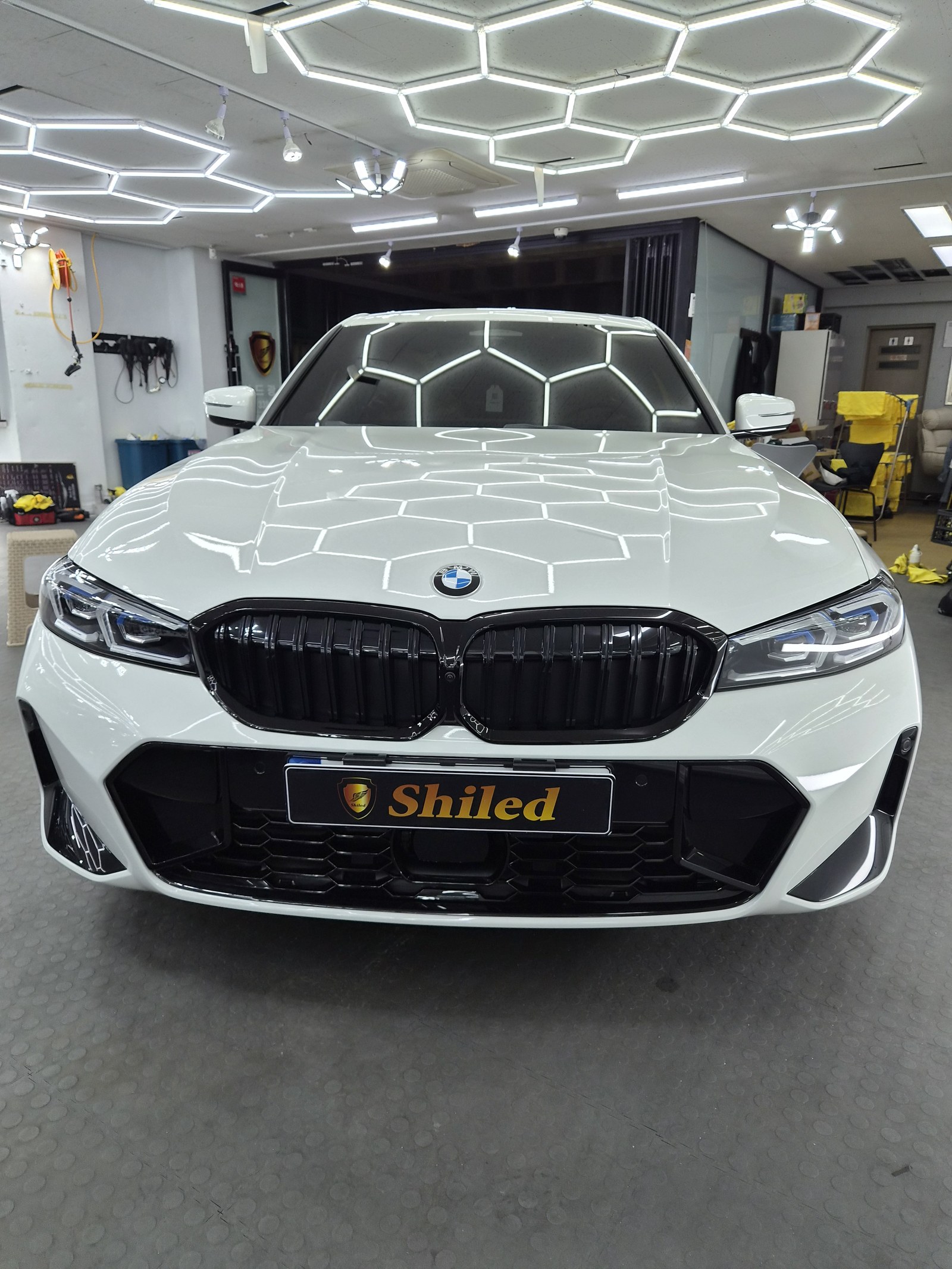 부산 유리막코팅 BMW 320i 백색 신차 G-PRO 코팅 - 쉴드광택 전면