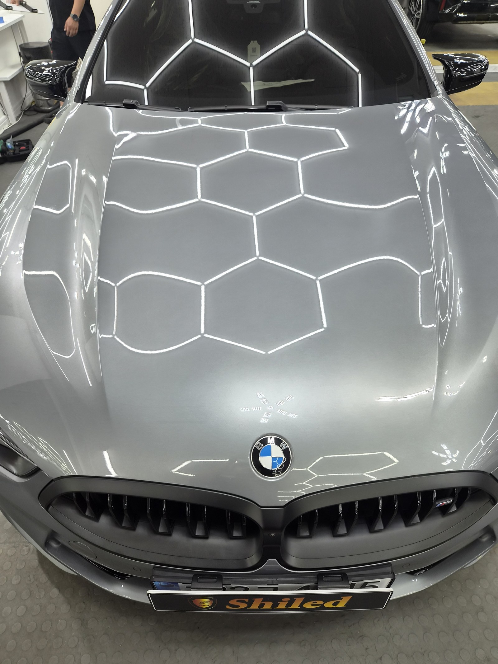부산 유리막코팅 BMW M850i 그란쿠페 그레이 G-PRO 코팅 - 보닛 클로즈업