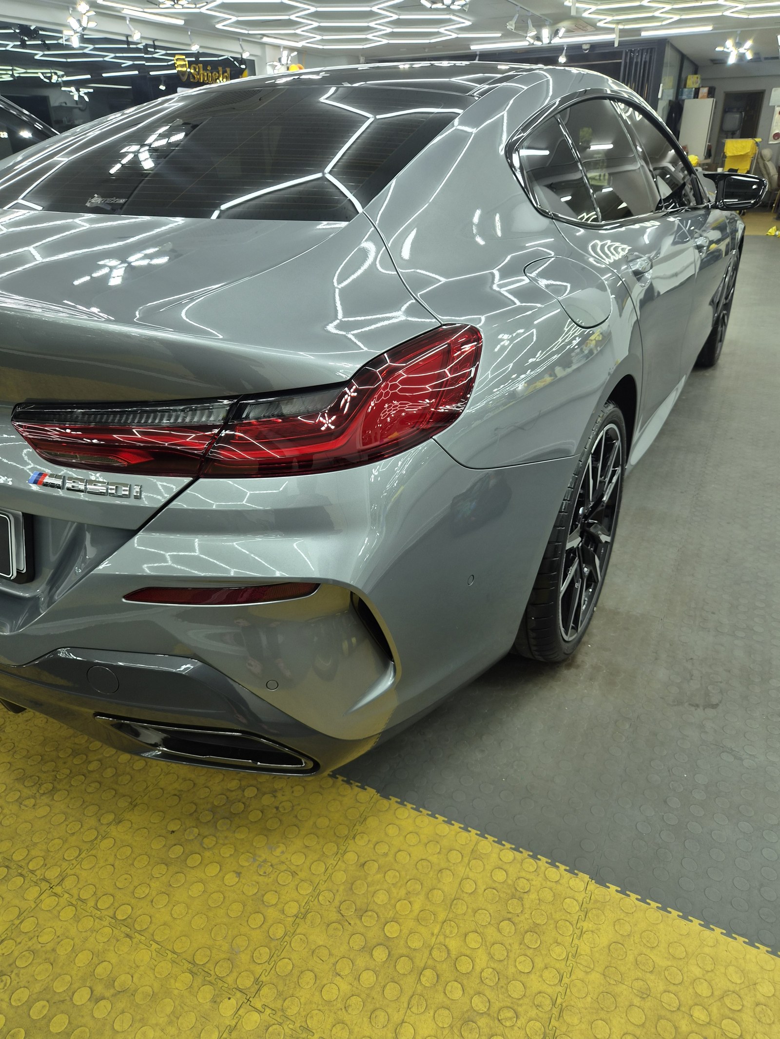 유리막코팅 BMW M850i 그란쿠페 후측면 - 테일램프