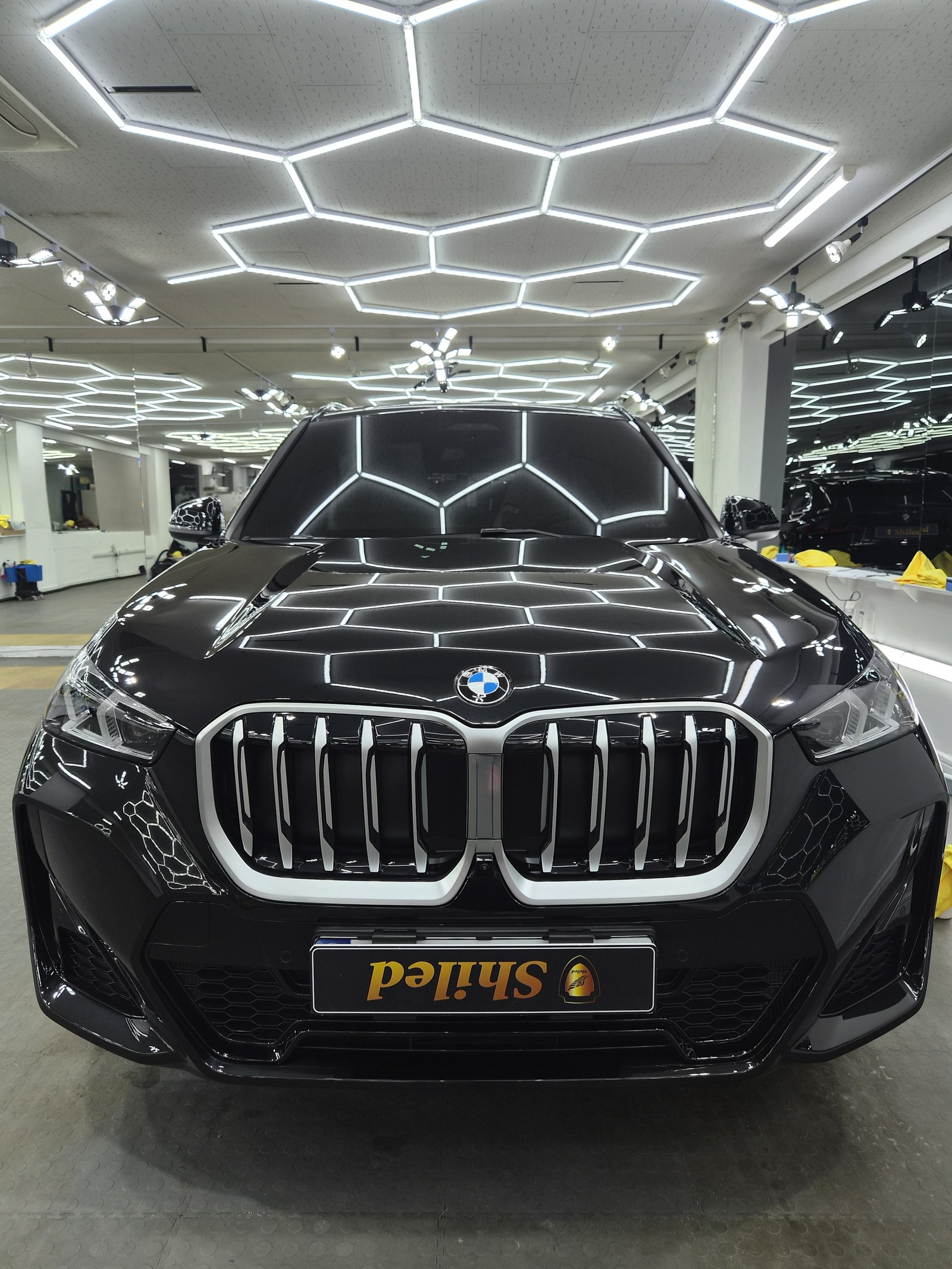 부산 유리막코팅 BMW X1 검정 전면 - G-PRO 신차코팅